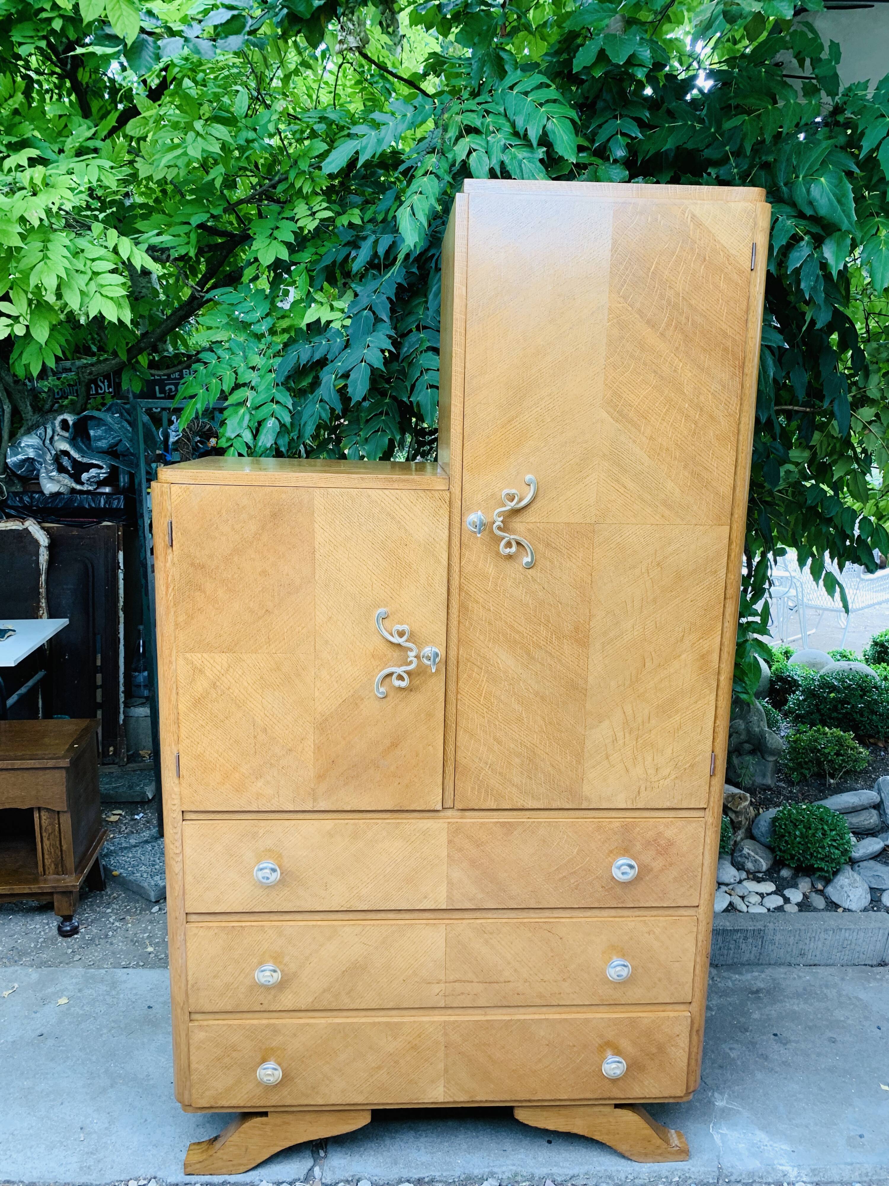 Asymmetrical cabinet 1950