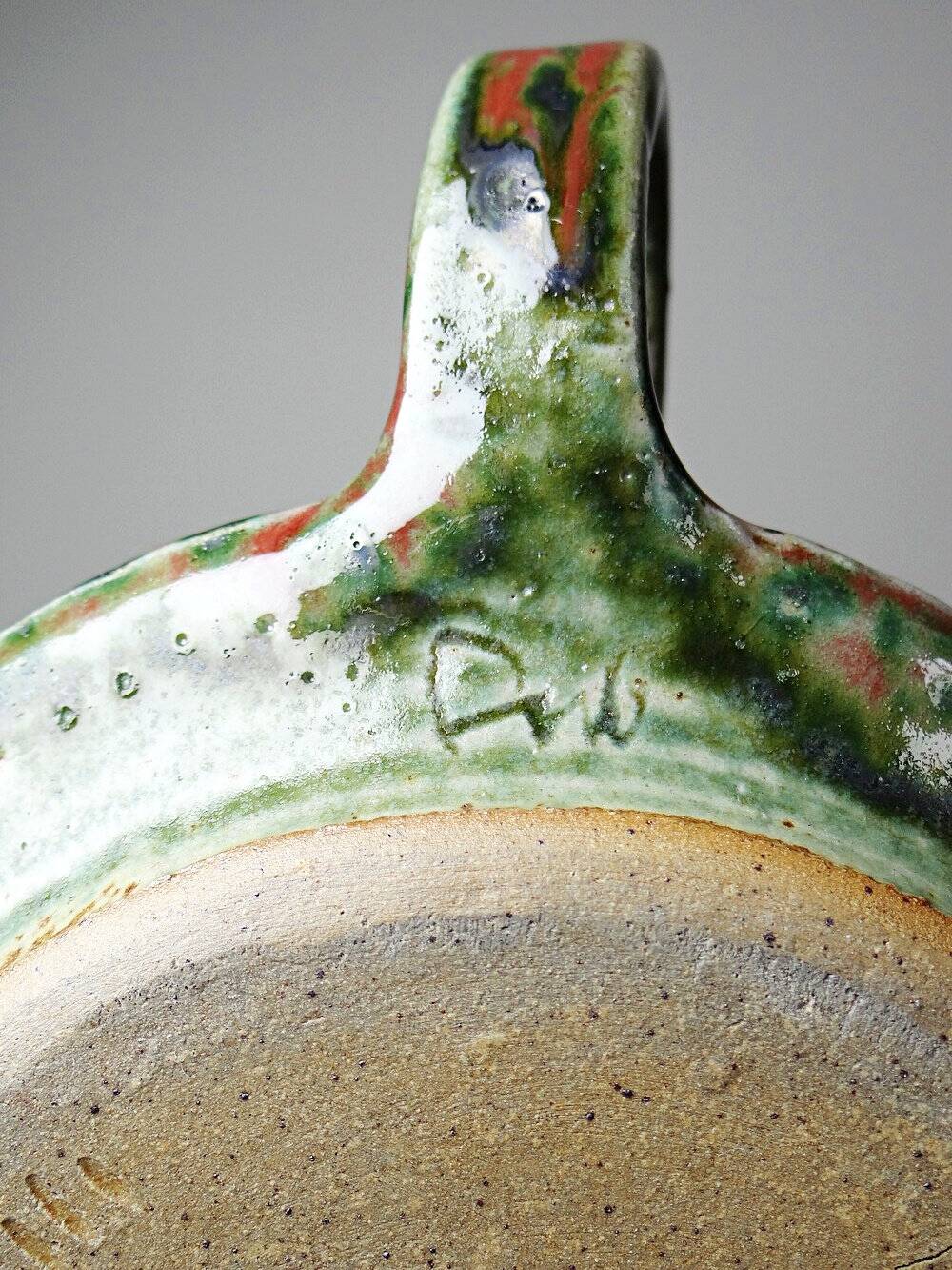 Glazed stoneware sauce boat Fontgombault, red and green, vintage 1960-1970.