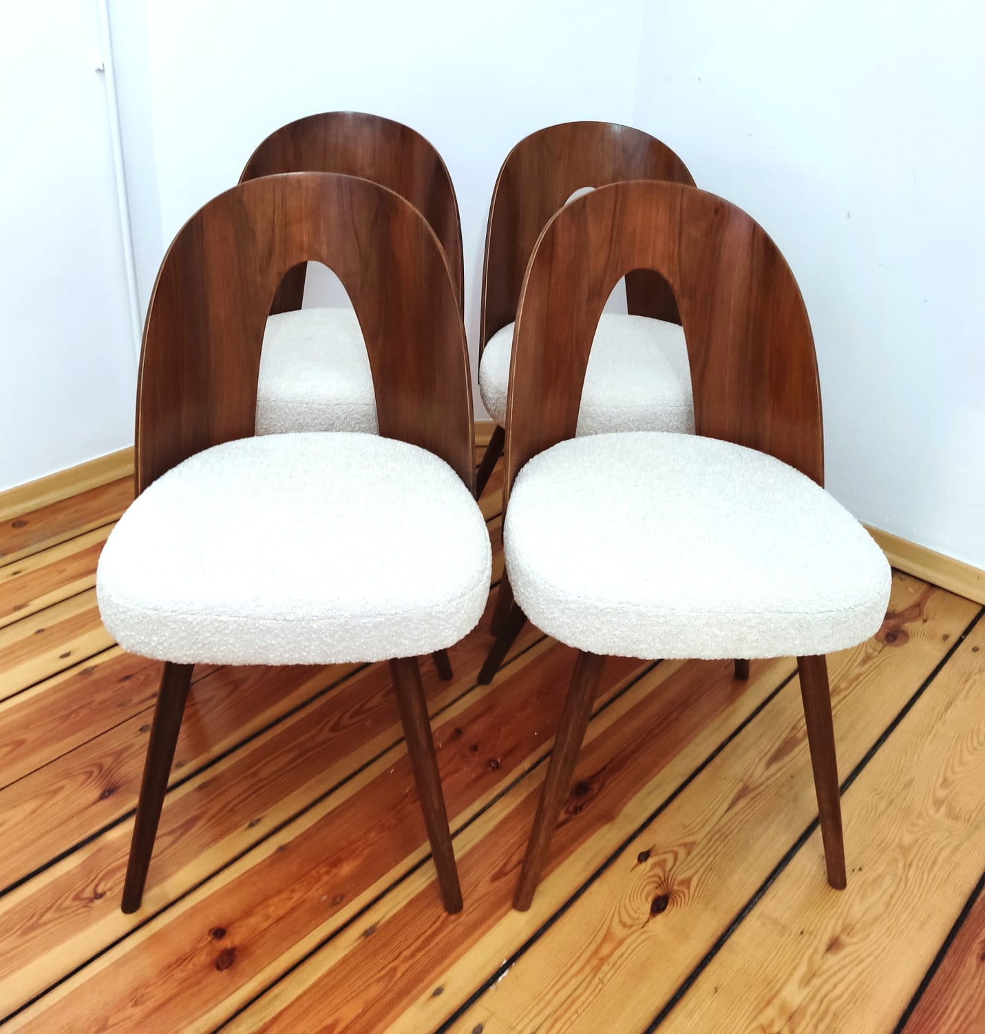 Ensemble de quatre chaises par A. Suman pour Tatra Nabytok, Tchécoslovaquie, années 1960