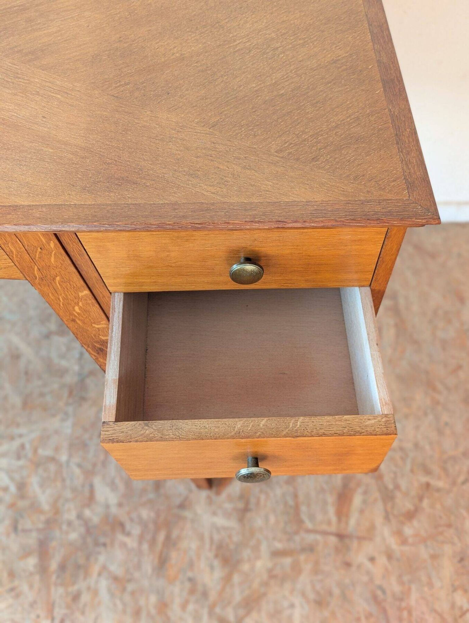 Bureau recto-verso chêne pieds compas des années 50