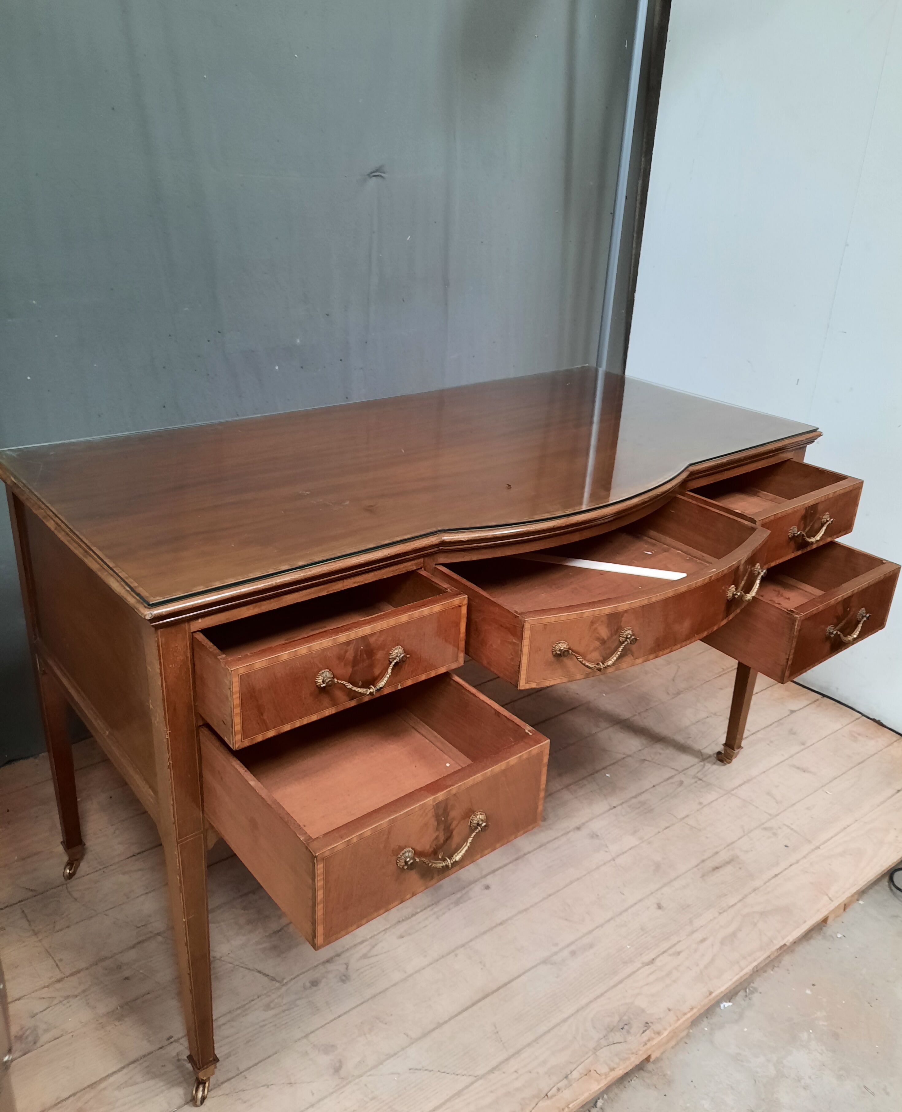 English flat burrrau with 5 tirroirs