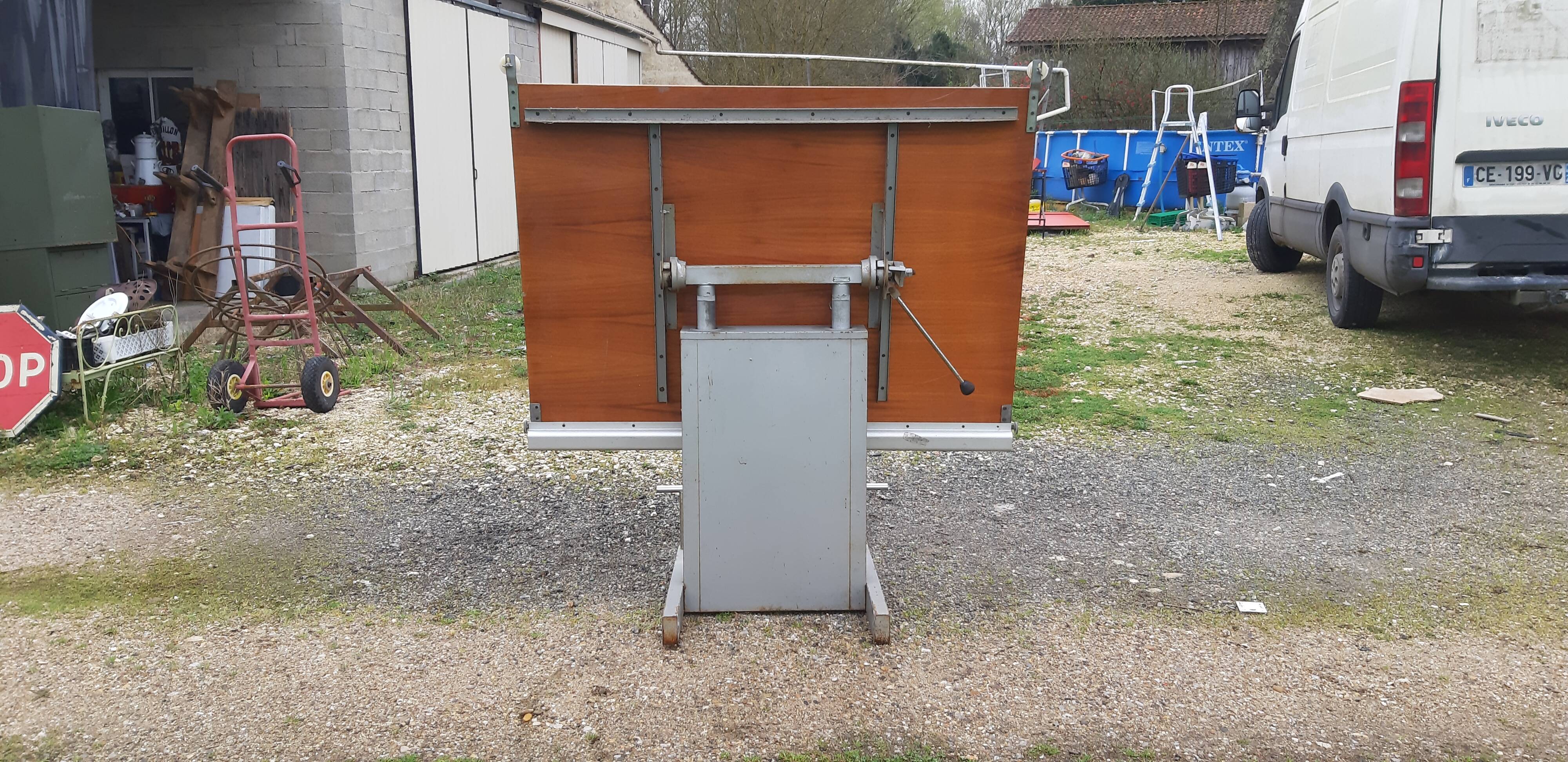 Drawing table by Jeandal Besançon