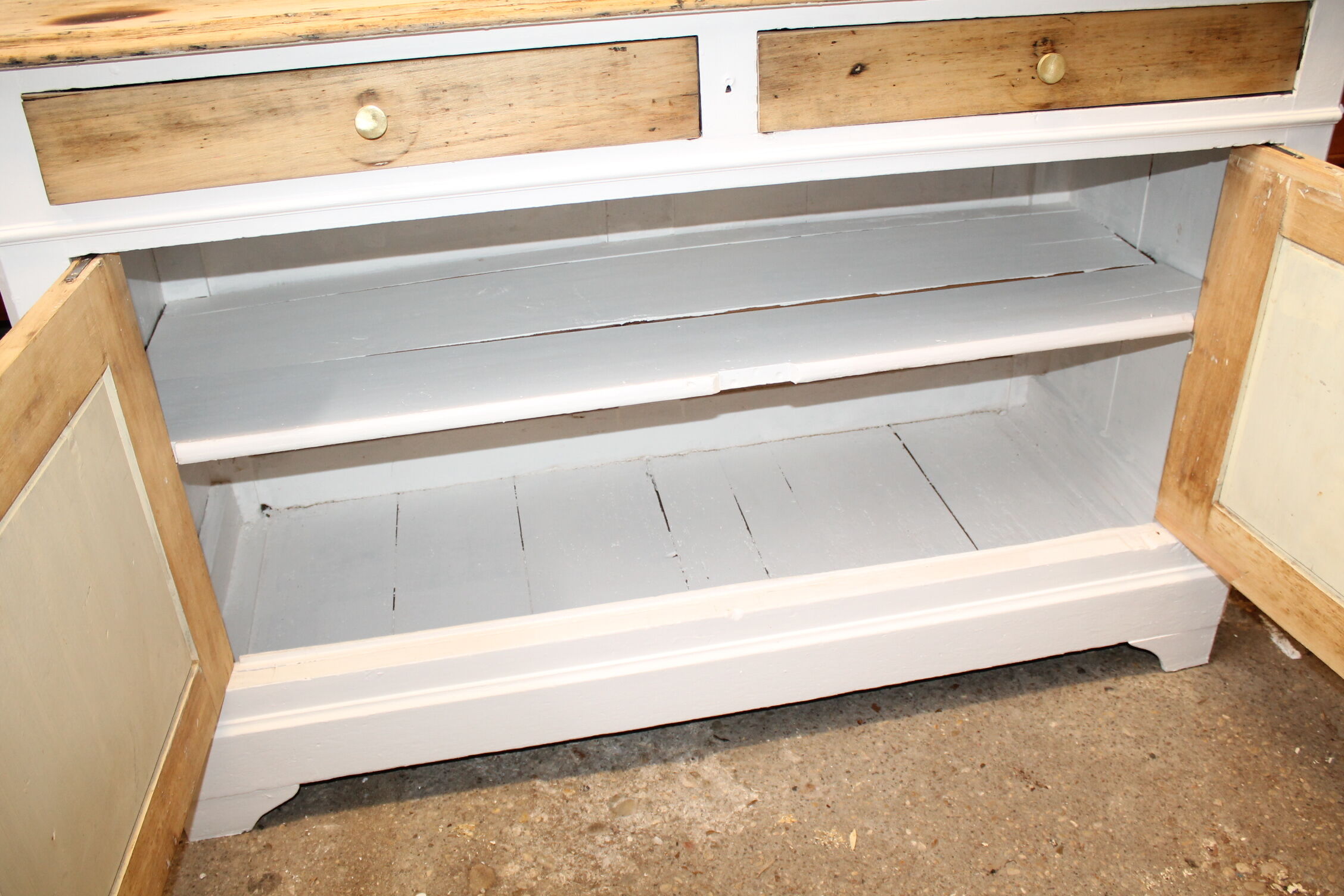 Buffet rustique blanc