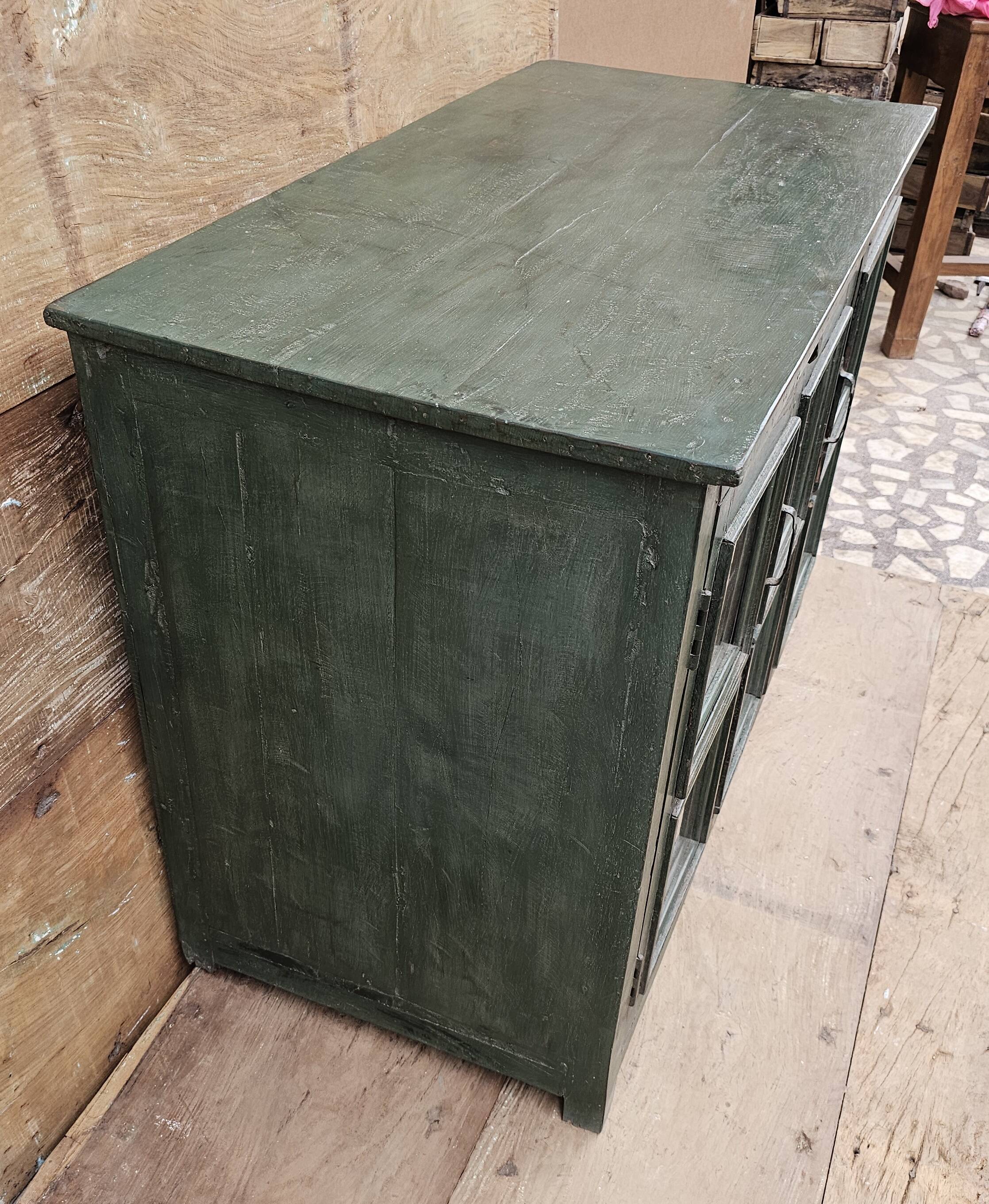 Ancien buffet vitré en teck birman