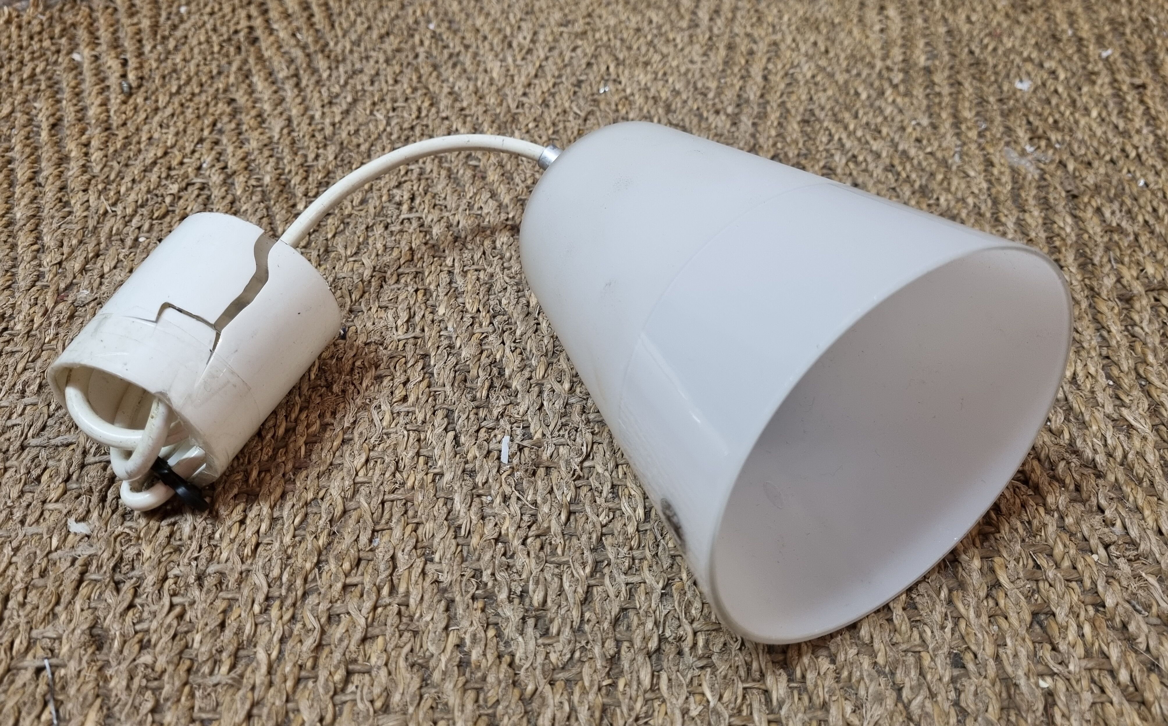 Handmade white opaline suspension