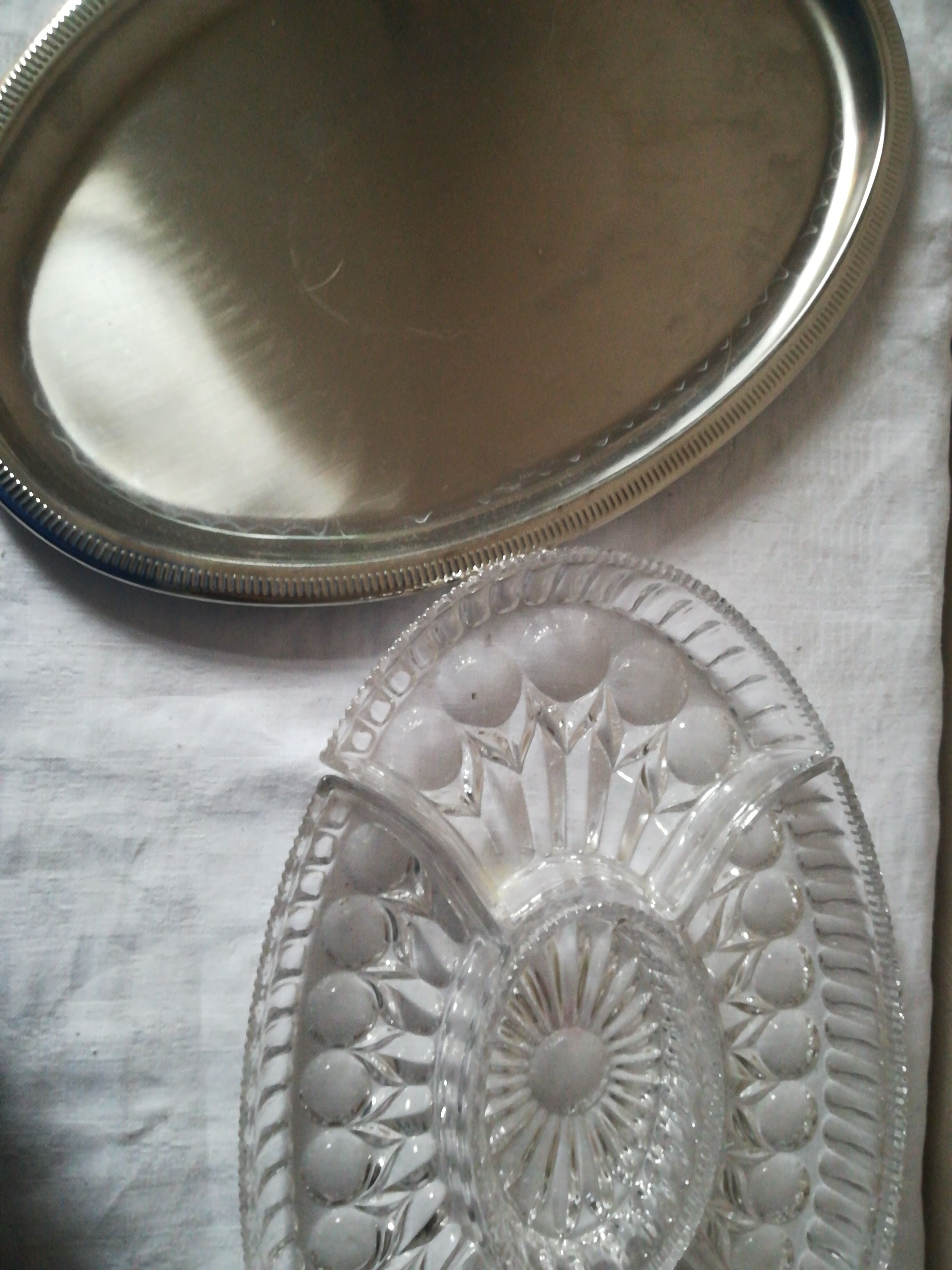 Large dish to hors d'oeuvres