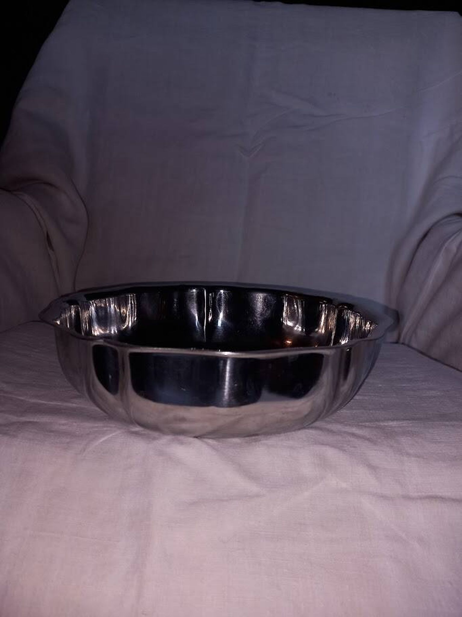 Stainless steel salad bowl