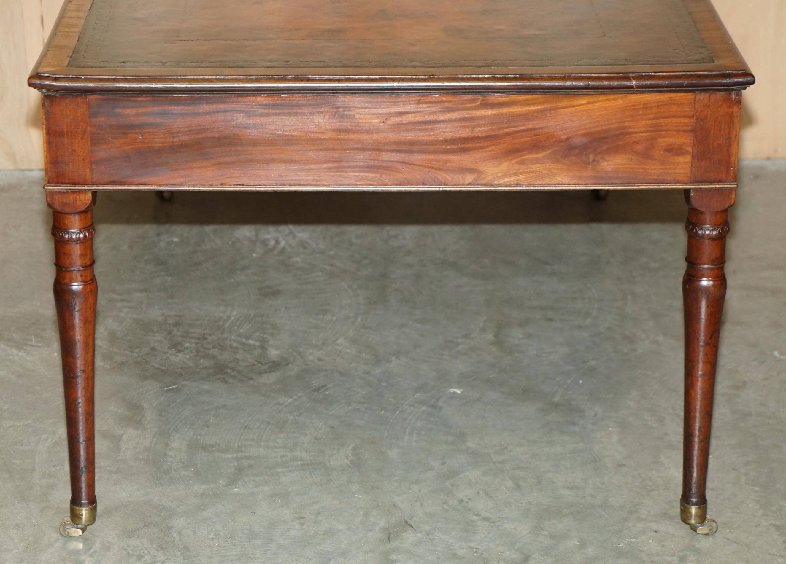 Bureau d'écriture géorgien irlandais antique restauré 1780 cuir