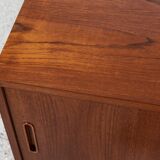 Midcentury Danish lowboard in teak with 2 sliding doors by Hundevad 1960s - 138cm