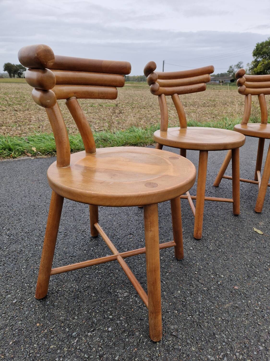 Set of 4 solid organic chairs