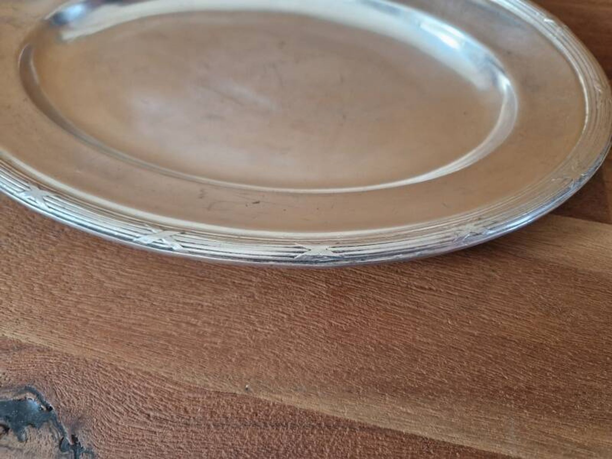 Christofle - Plat ovale de service modèle Rubans croisés en métal argenté