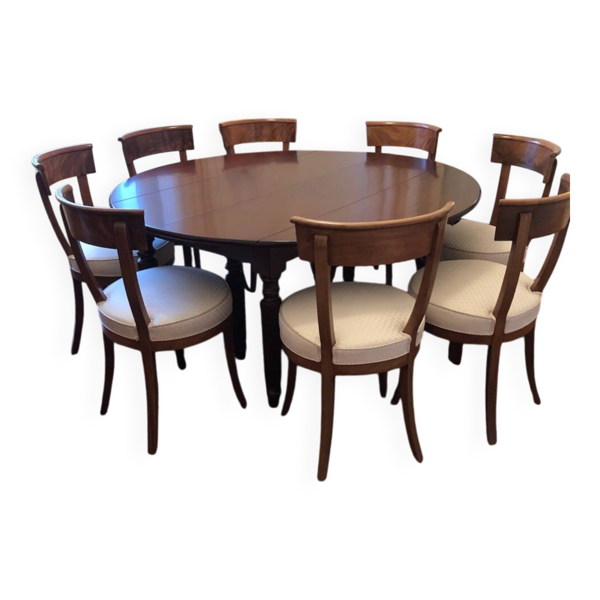 Mahogany round table in Louis Philippe style and 8 period chairs from the early 19th century.