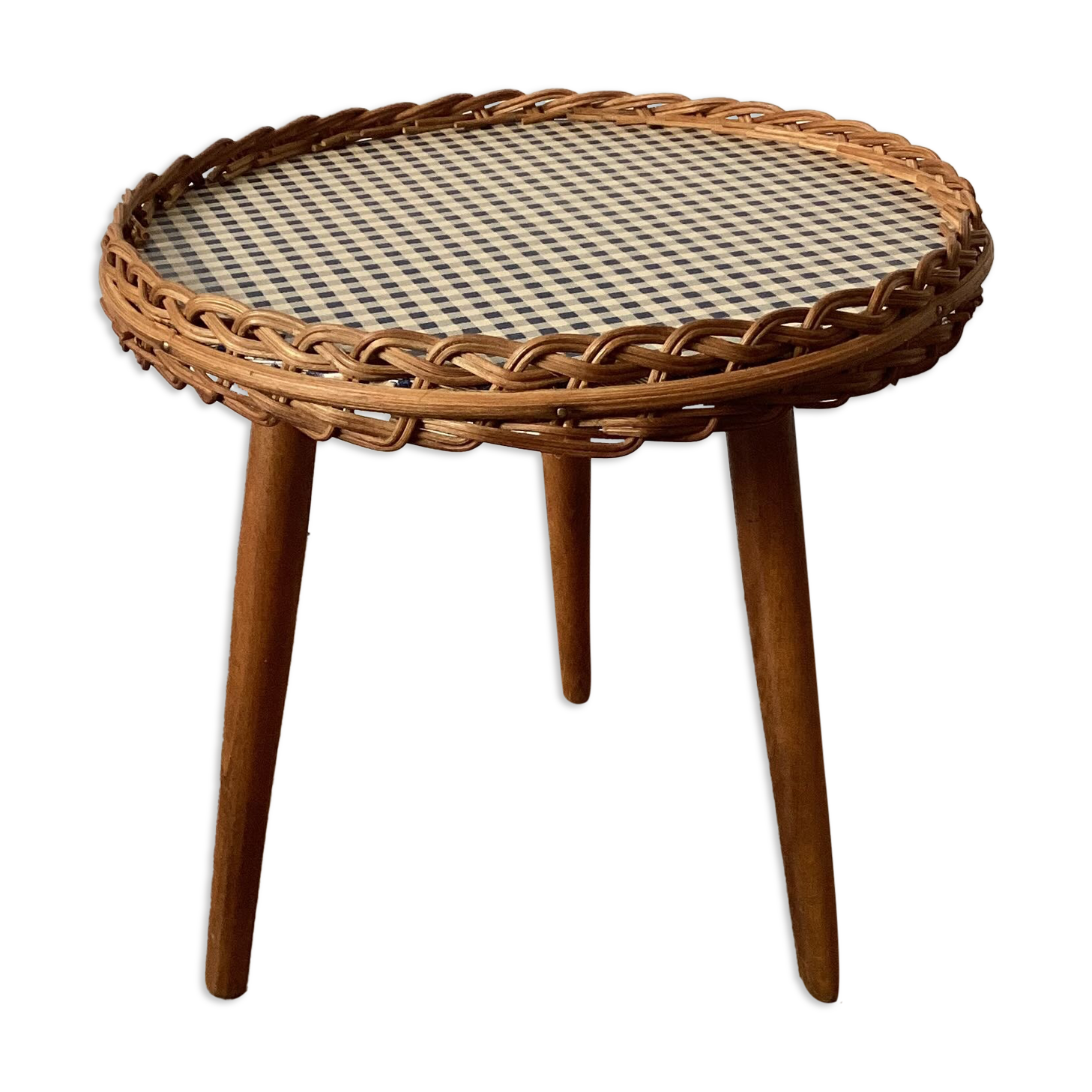 Tripod plant holder table