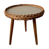Tripod plant holder table
