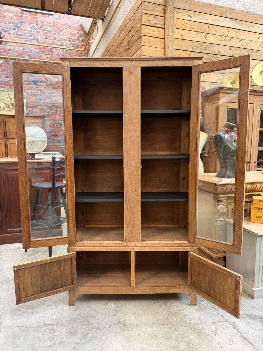 Vitrine en chêne début XXème