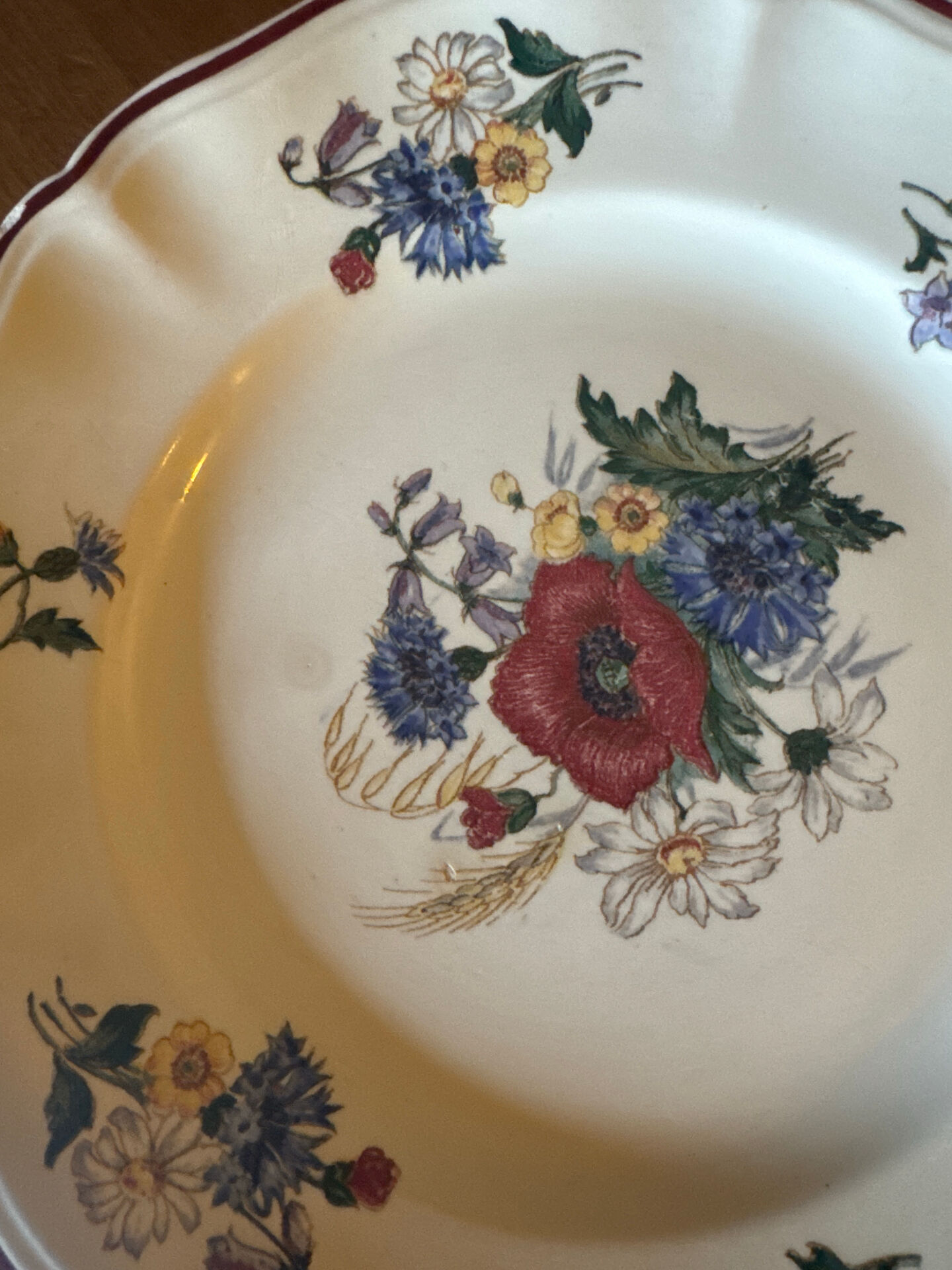 Lot de 4 assiettes fleuries