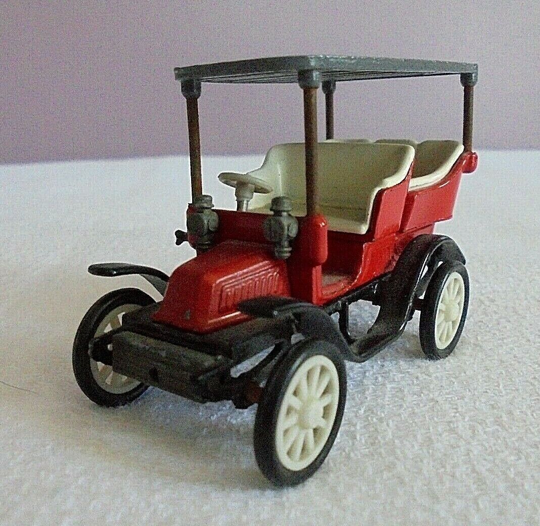 vieille voiture miniature