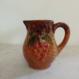 Slush pitcher with grape decoration