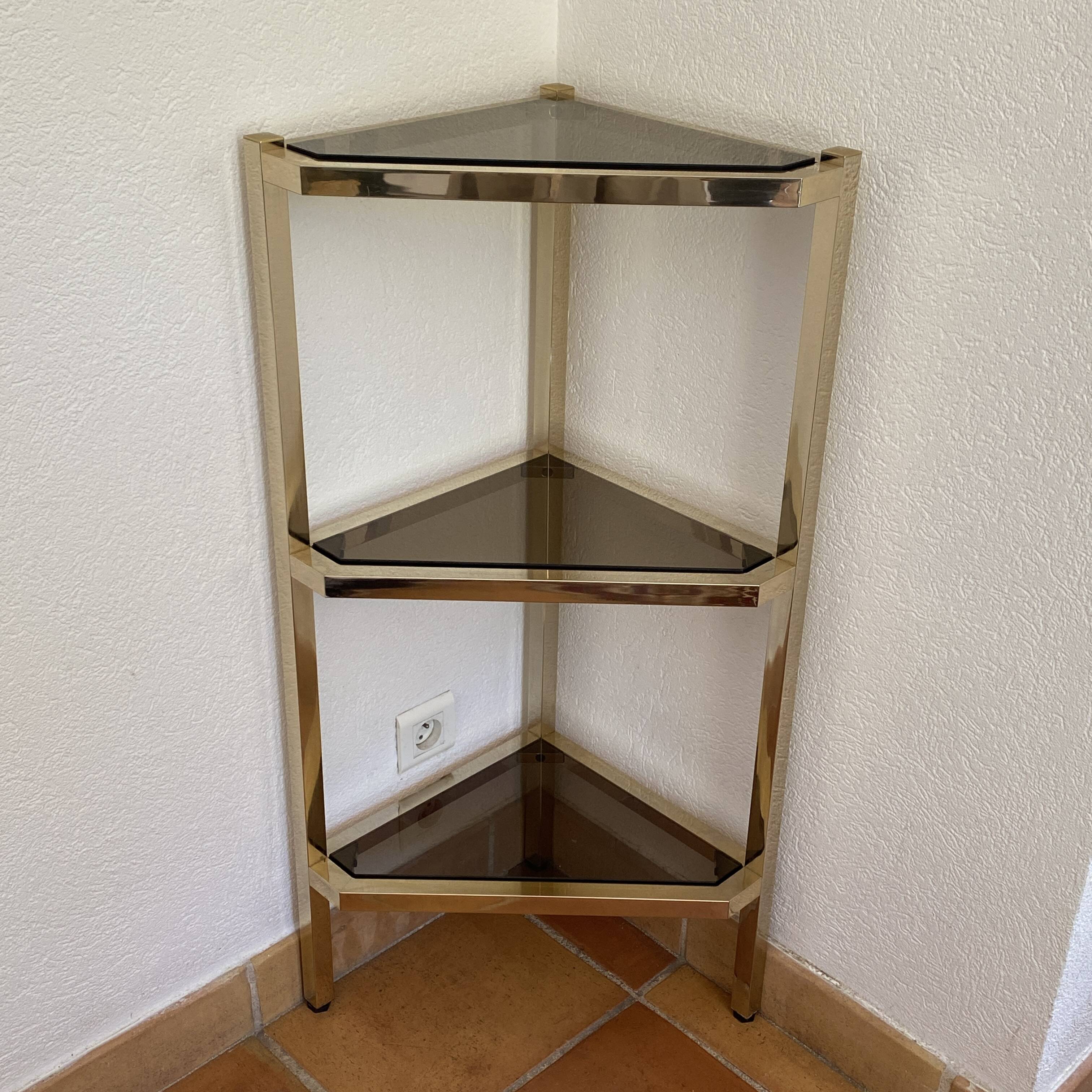 Console d’angle en laiton et verre fumés