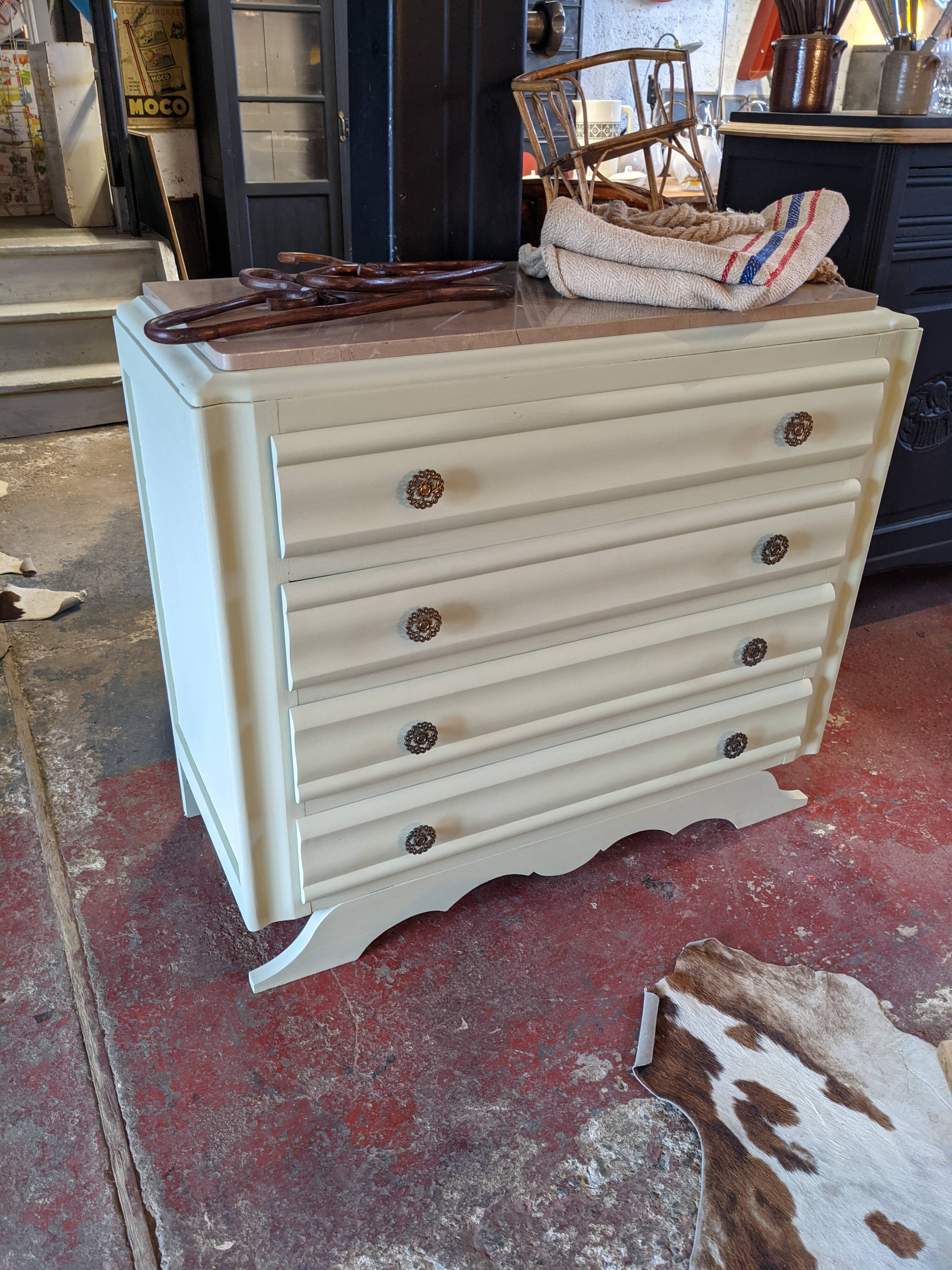 Antique chest of drawers