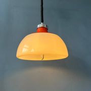 Suspension Space Age massive en plexiglas blanc Mid-Century avec capuchon supérieur rouge
