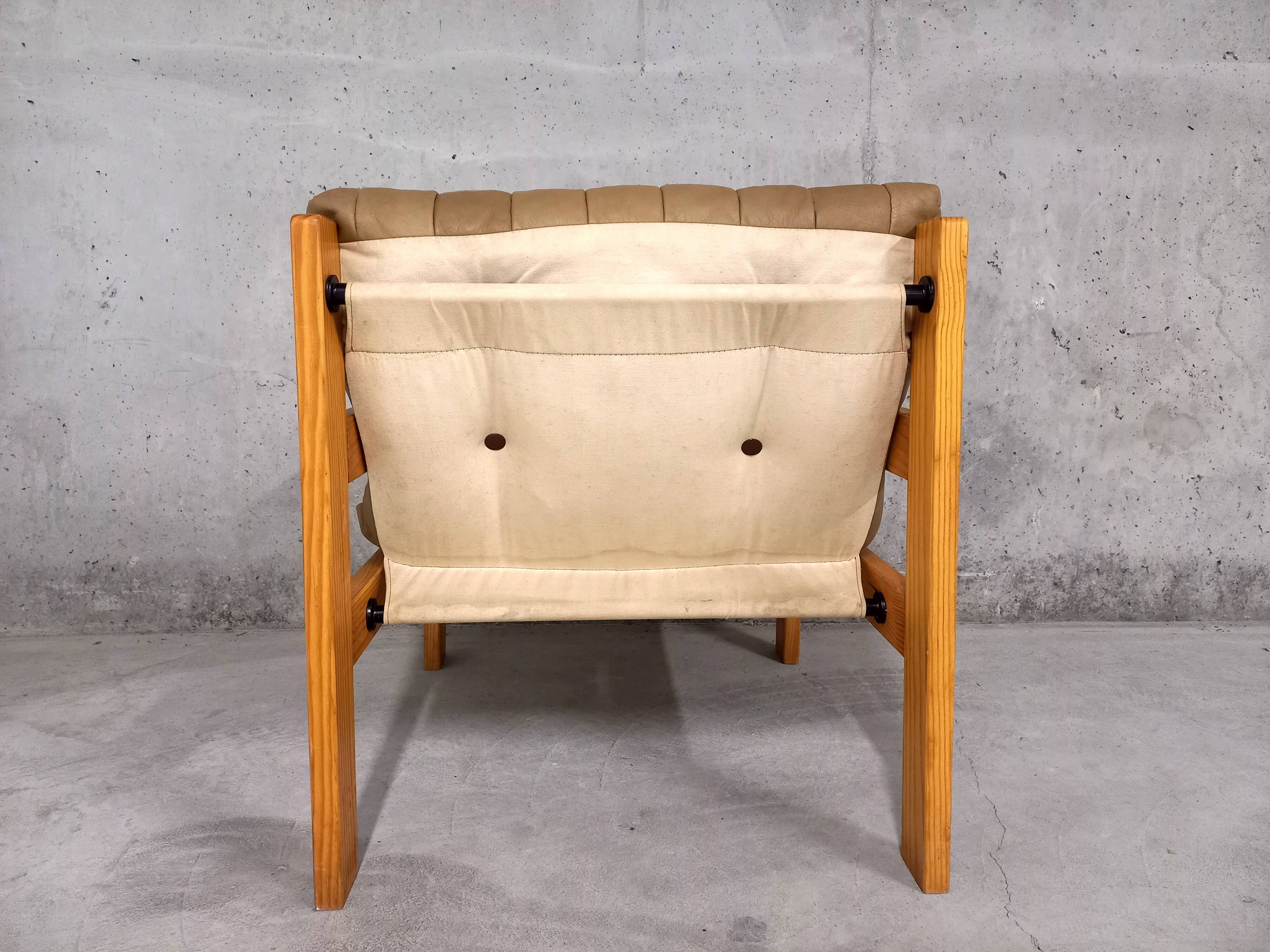 Vintage heater armchair in pine and leather 70s