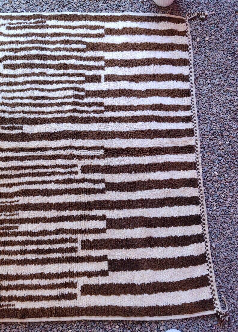 Handmade traditional natural wool rug size 2.5/3.5 m