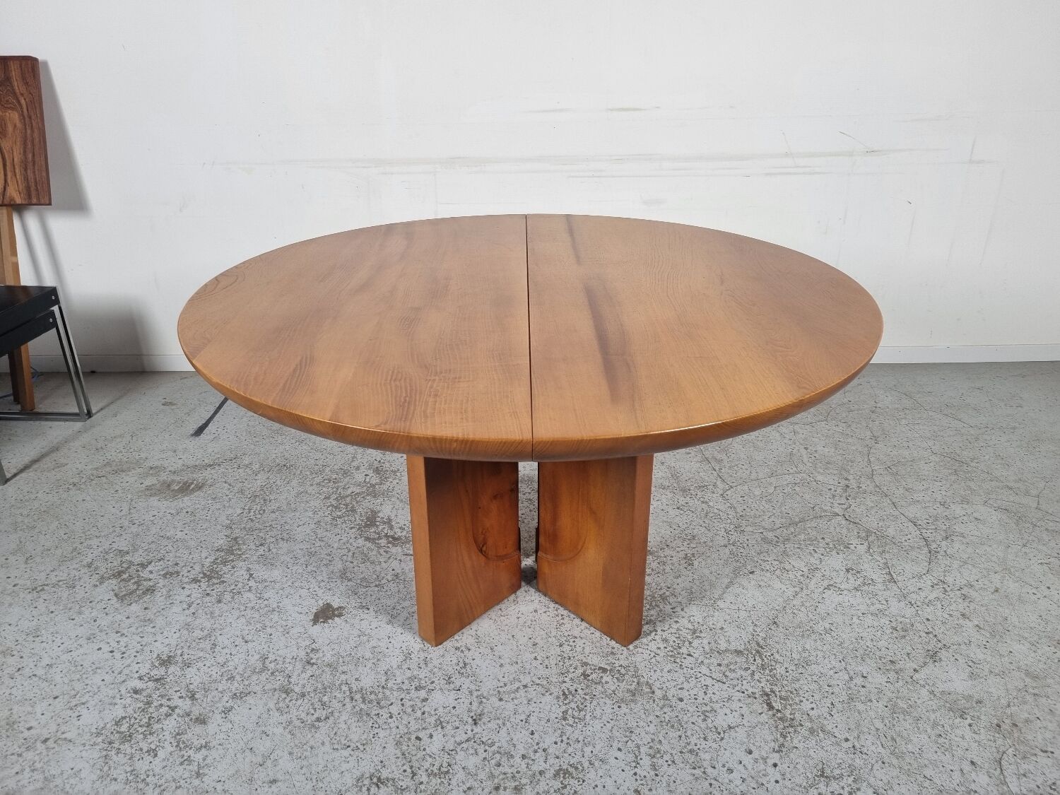 Table à manger en orme de Luigi Gorgoni années 80