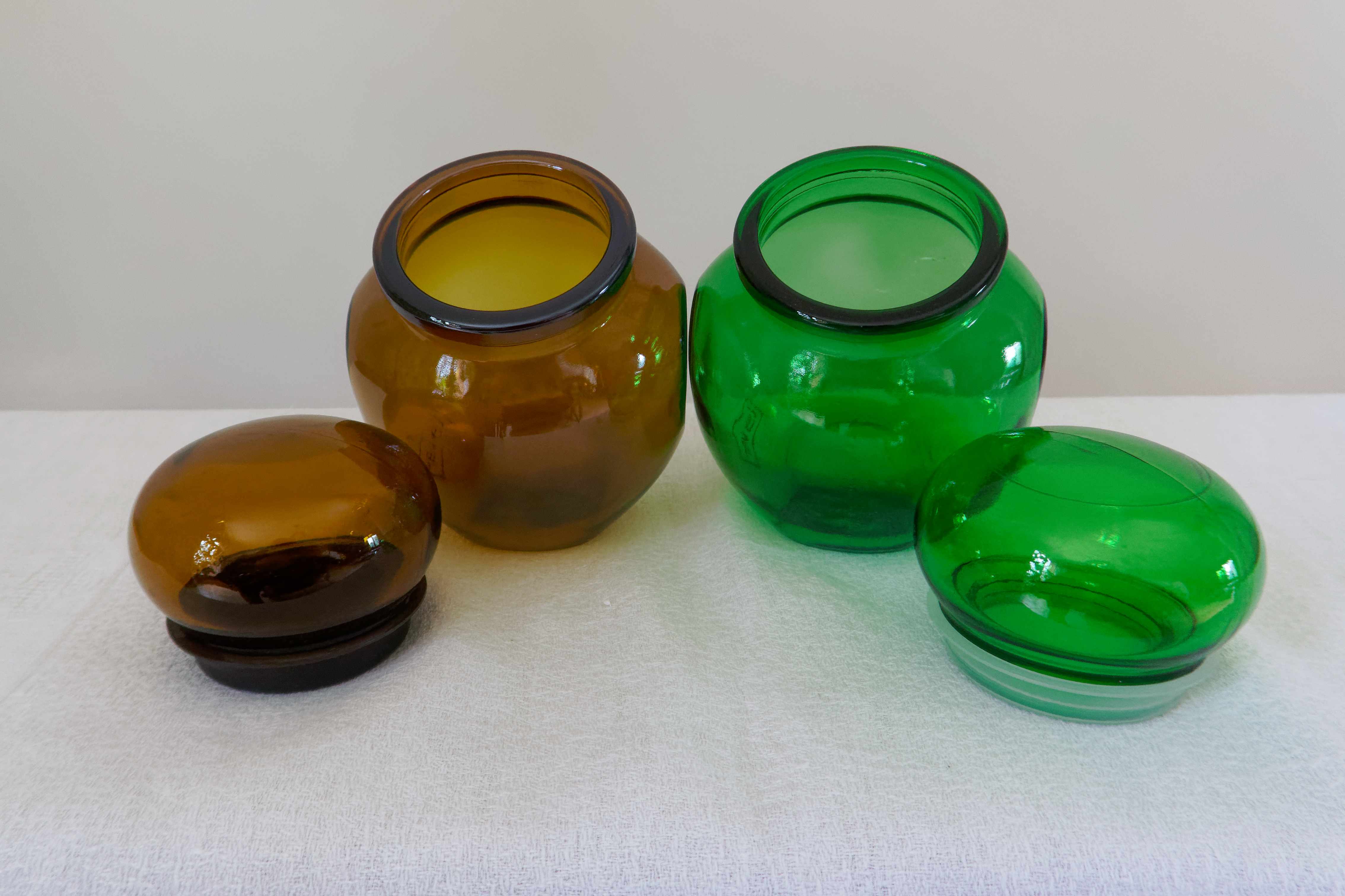 Lot 2 vintage reclining pots in verrd