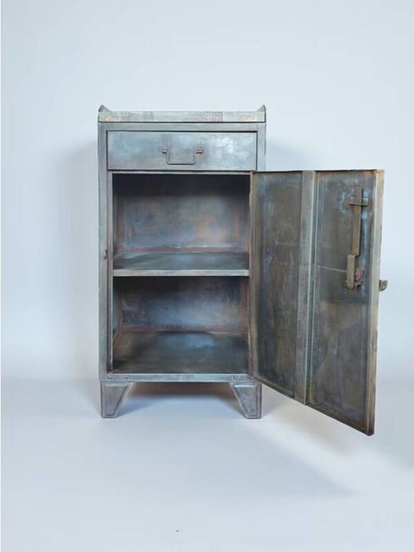 Meuble de rangement industriel