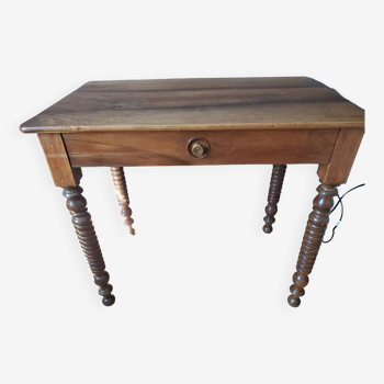 Petite table ancienne  noyer