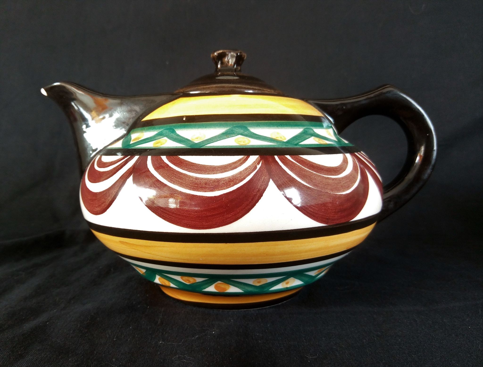 Art deco coffee service in St. Jean de Bretagne earthenware, hand painted (15 pieces)