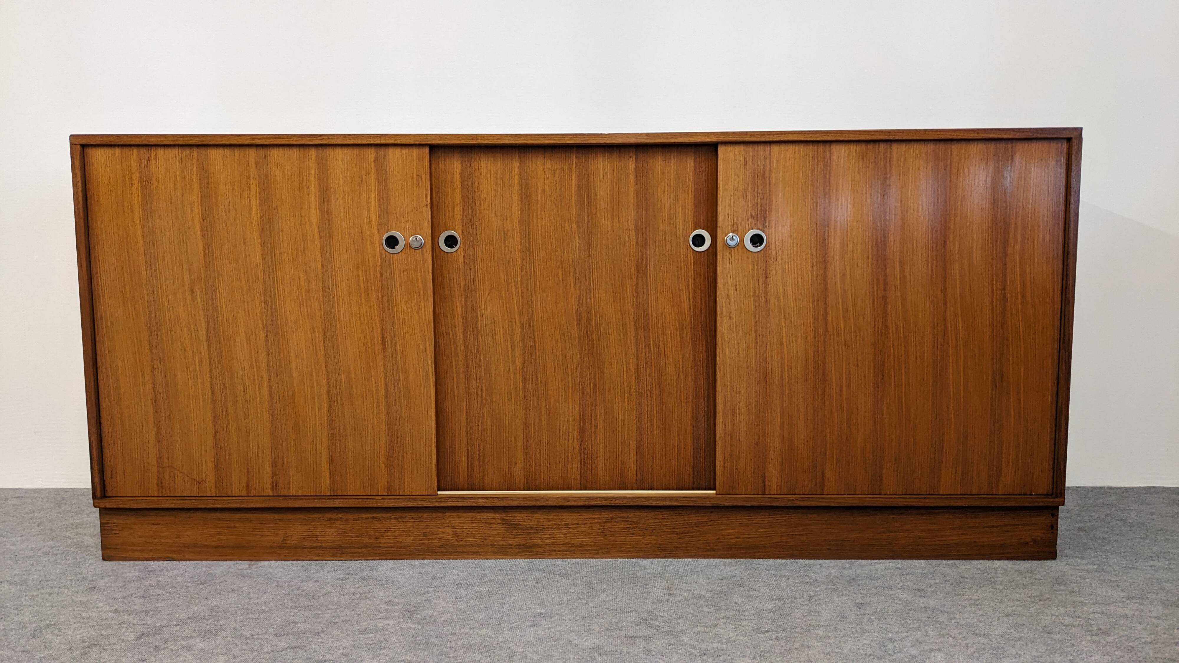 Modernist enfilade in rosewood attributed to O. Borsani, Italy circa 1970.