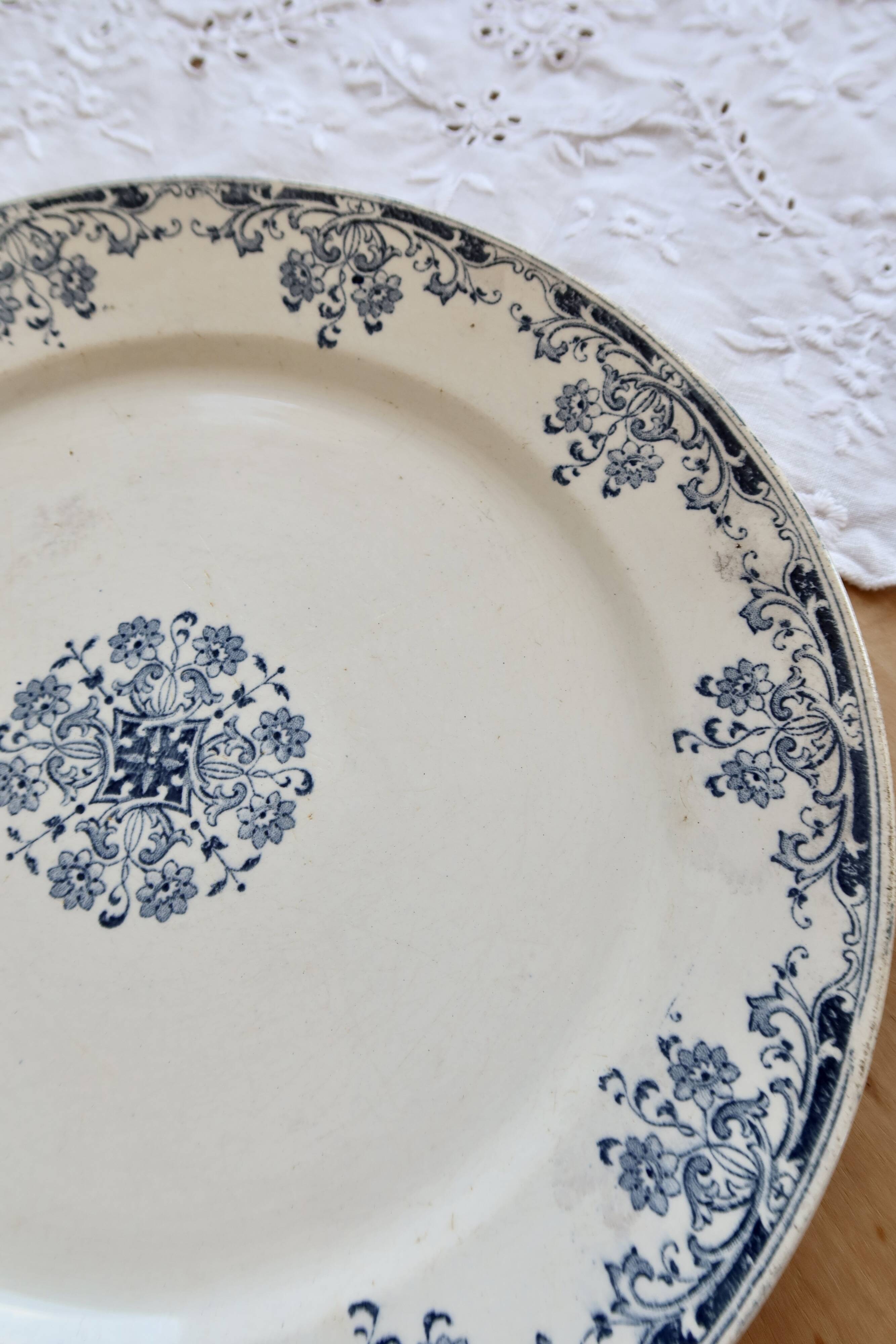 Antique flat plate, ironstone Sarreguemines U&C model Mignon.