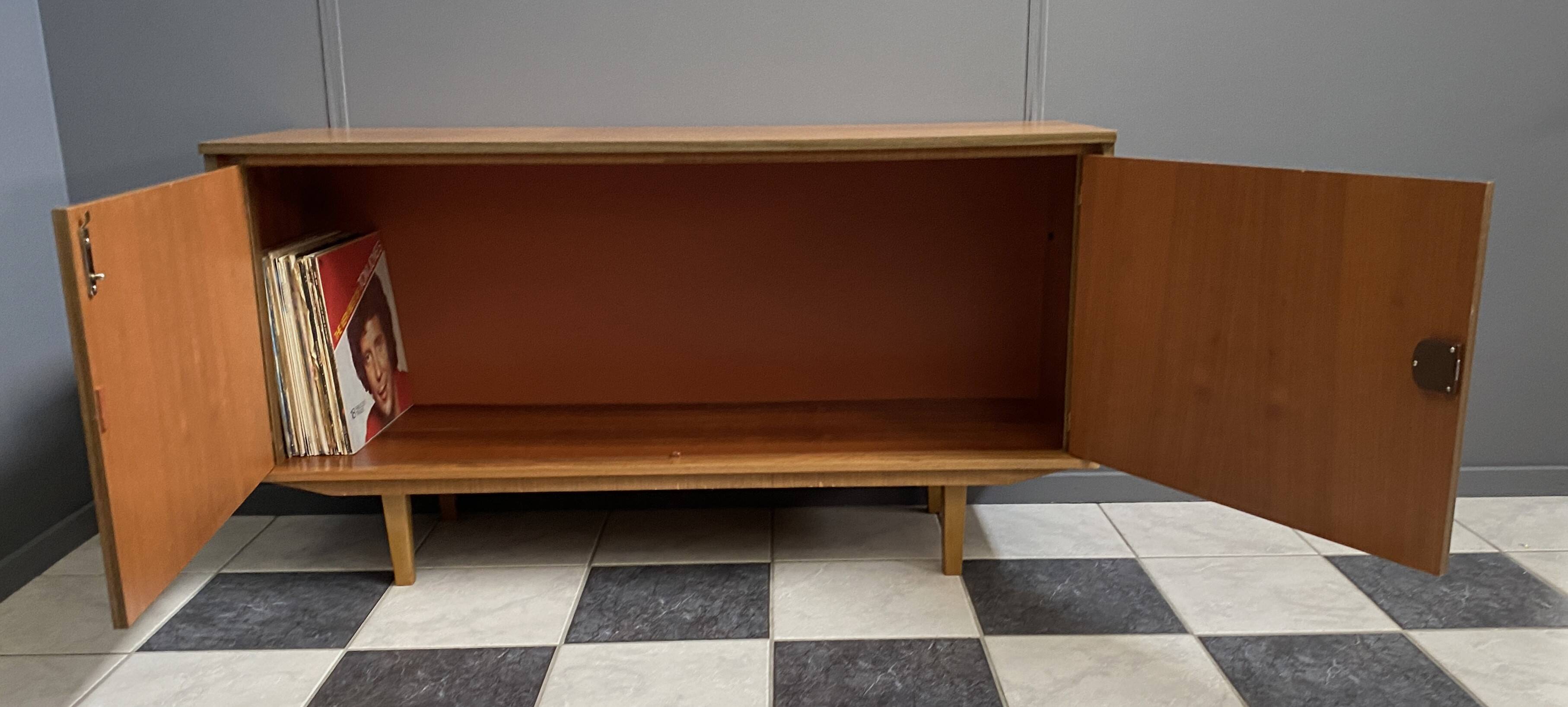 Buffet en bois à 2 portes de Suède