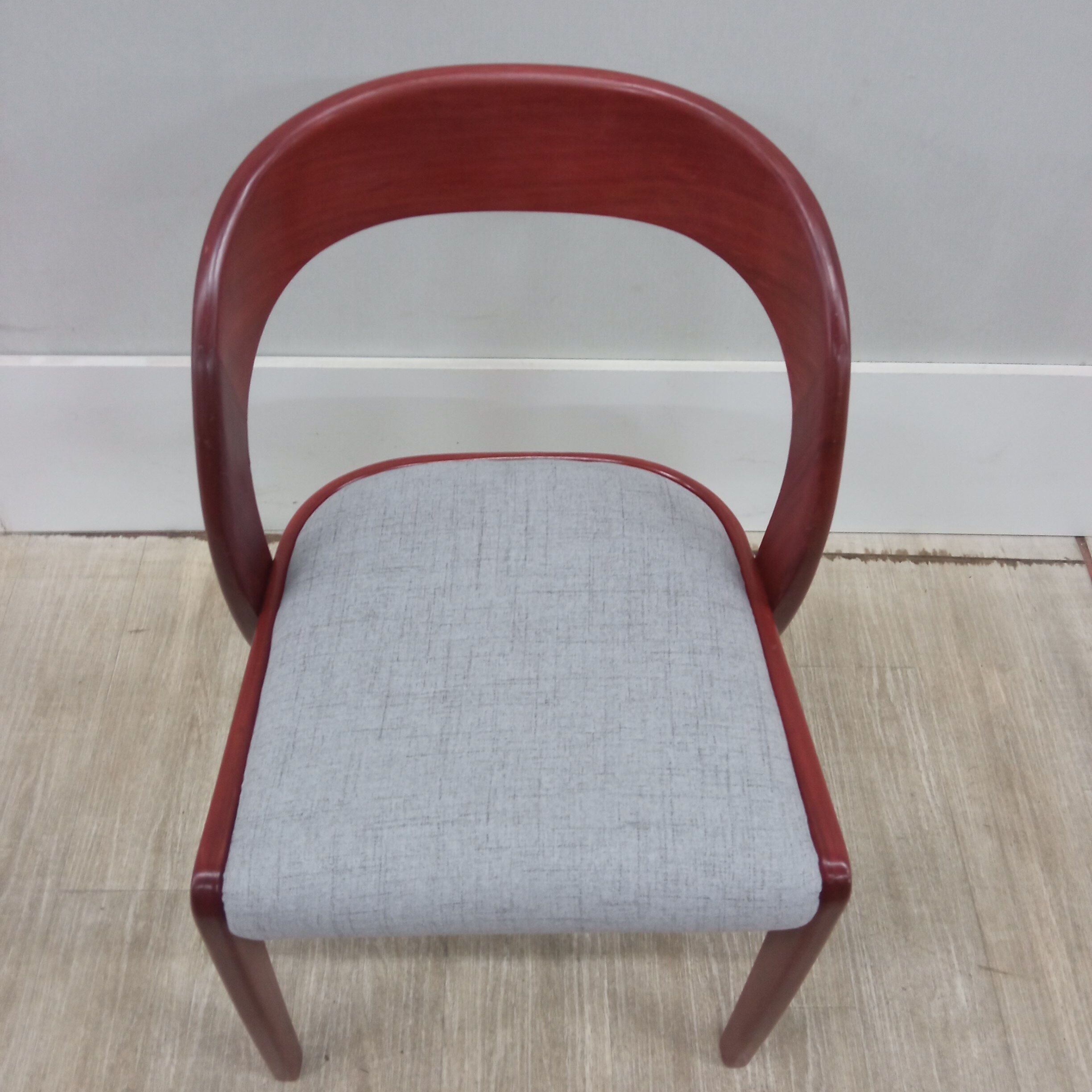 6 Baumann gondola chair