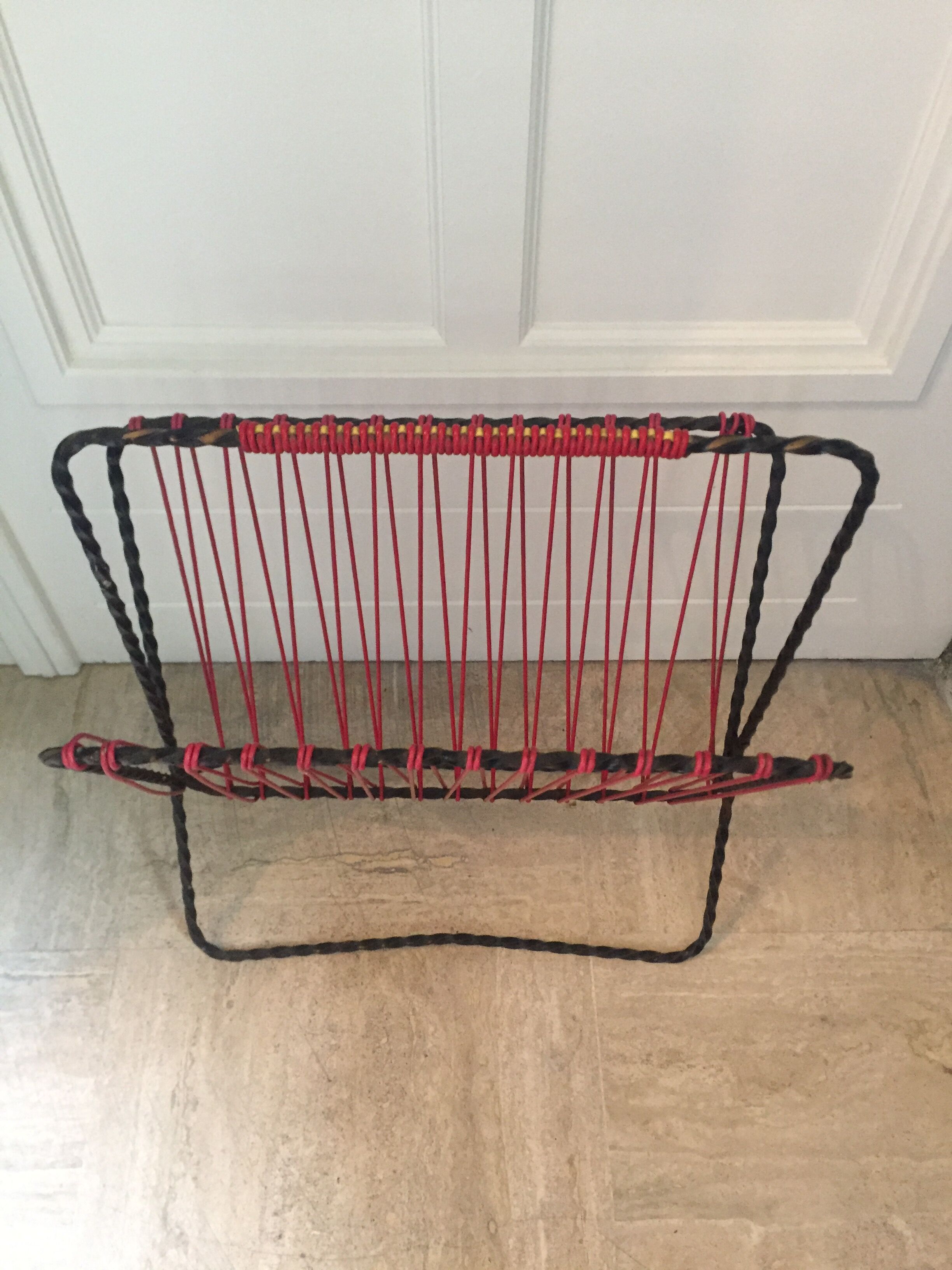 Porte-revues vintage des années 50 en fil scoubidou et métal