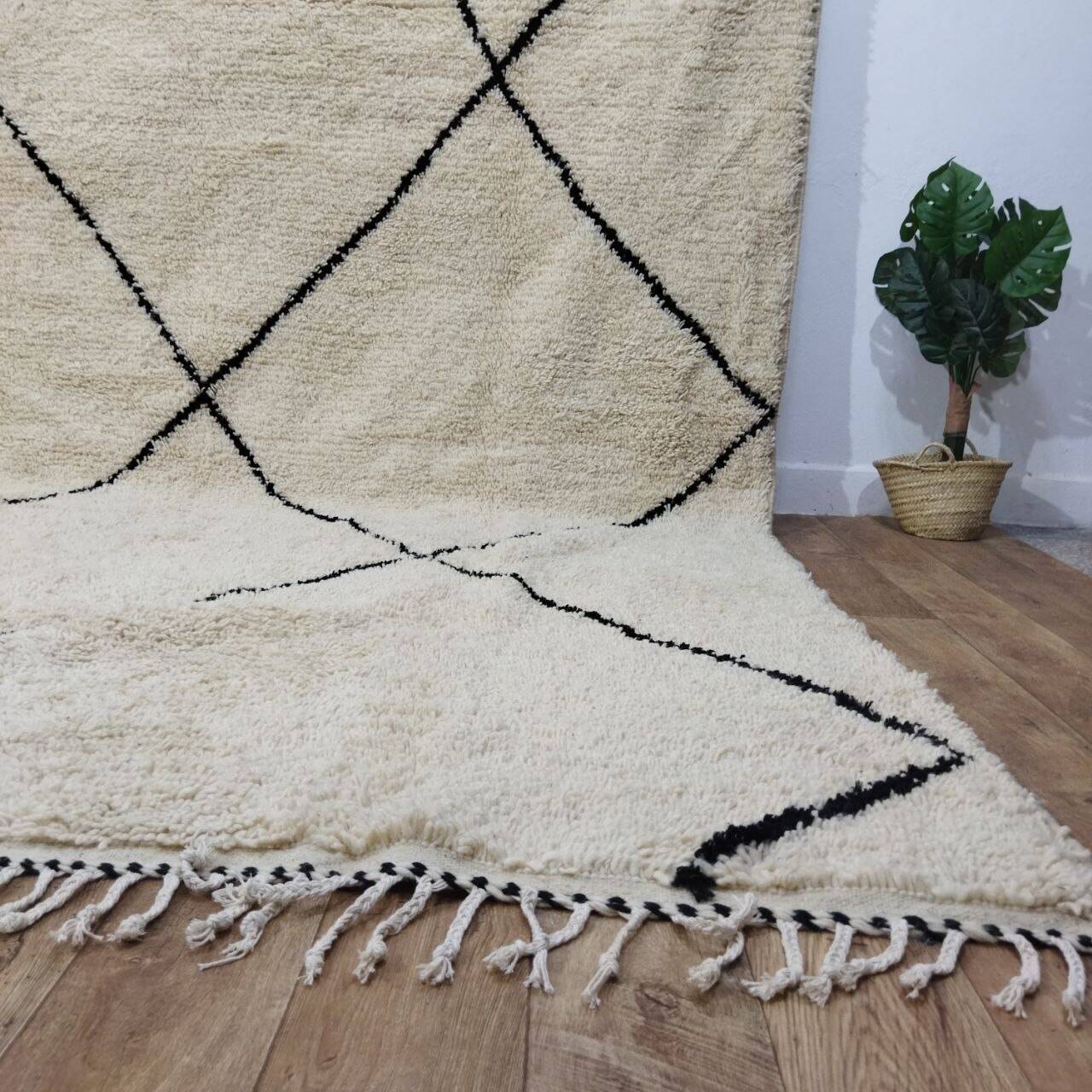 Azilal Berber rug in handmade wool 335 X 250 CM