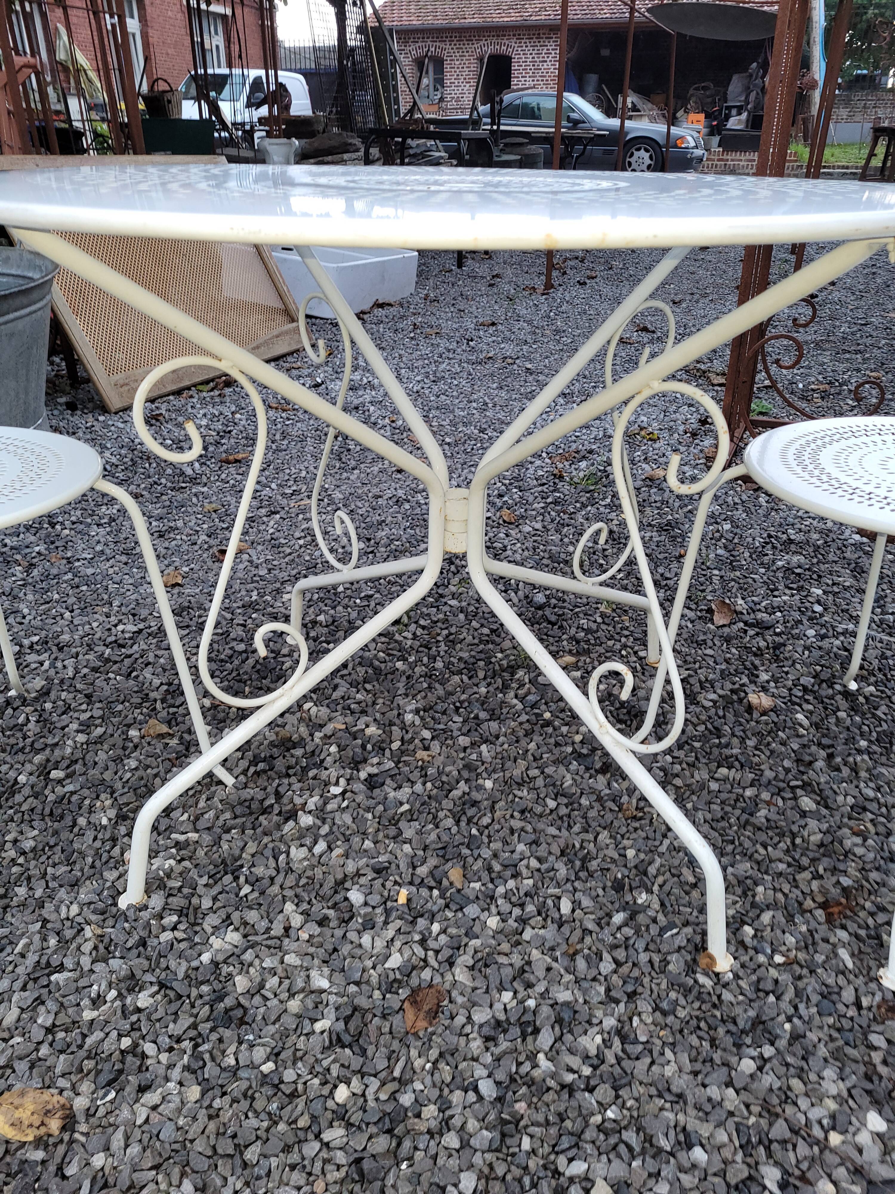 Salon de jardin table plus 2 chaises