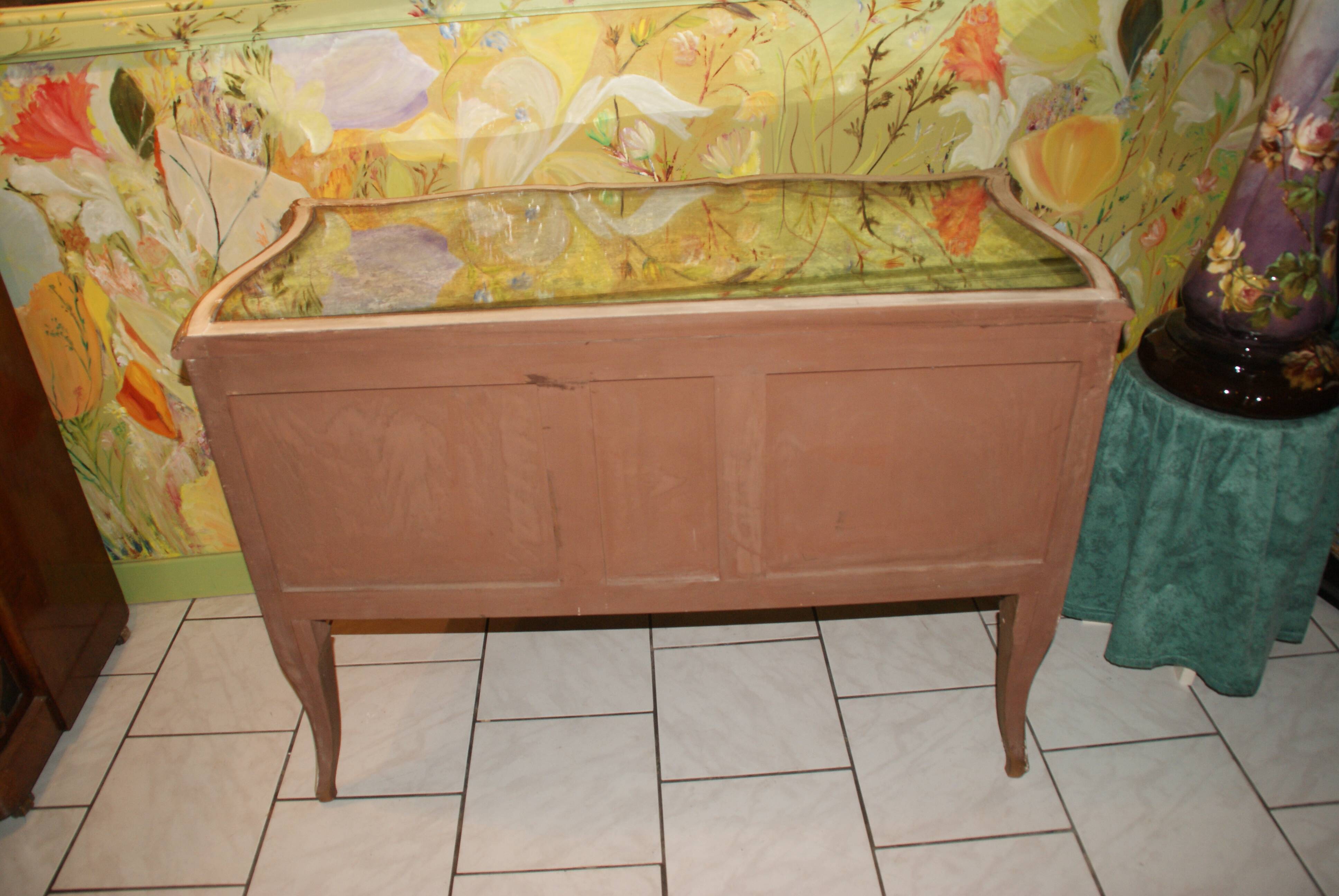Commode 1900 galbée de style Louis xv