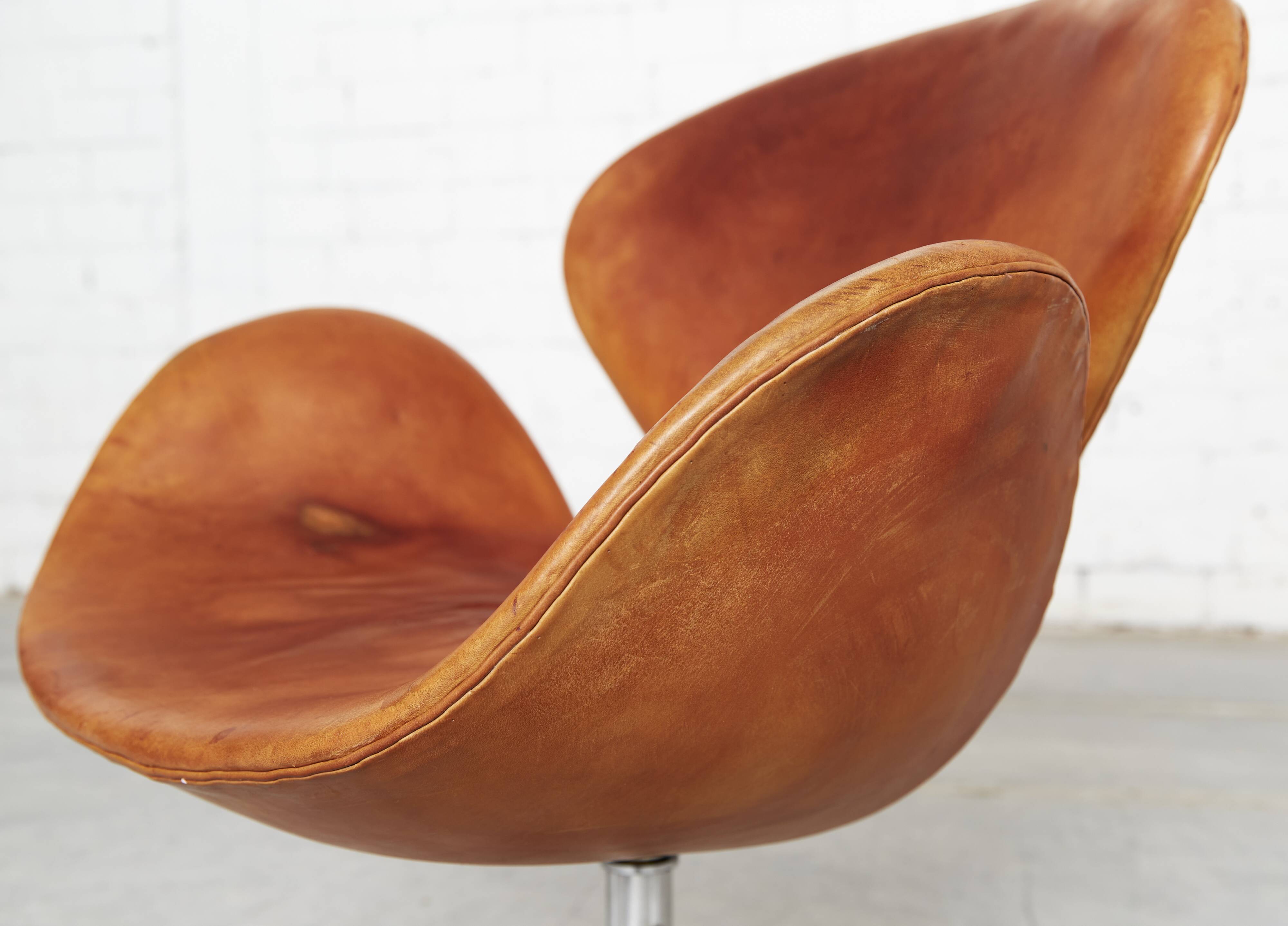 Swan Chair by Arne Jacobsen for Fritz Hansen
