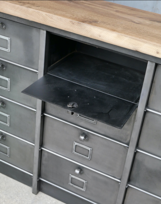 Strafor locker storage unit