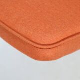 Fauteuil scandinave orange brûlée conclu par Chierowski