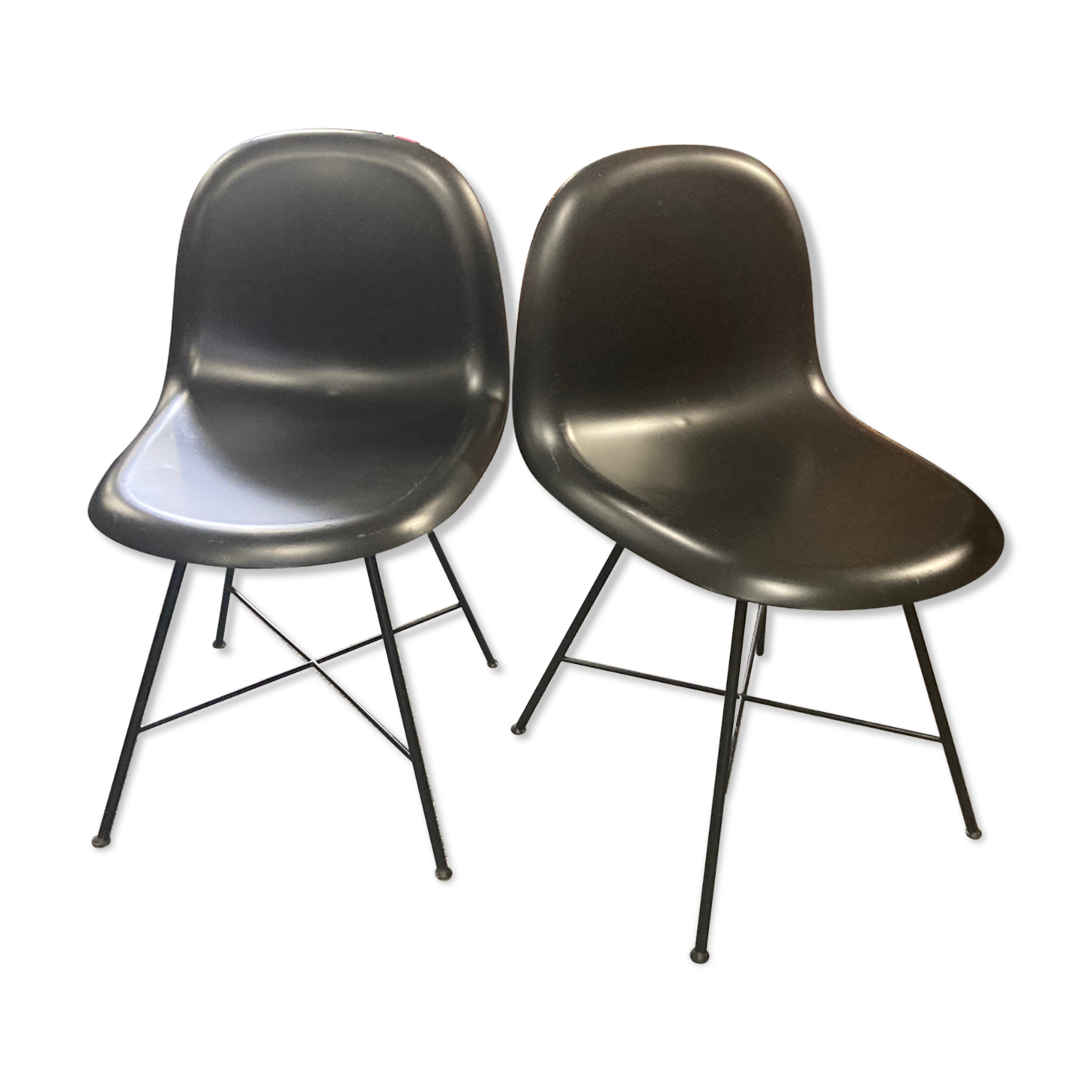 Lot de 2 chaises Gubi modèle 3d design par Komplot