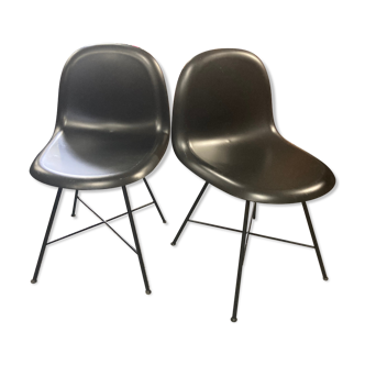 Lot de 2 chaises Gubi modèle 3d design par Komplot