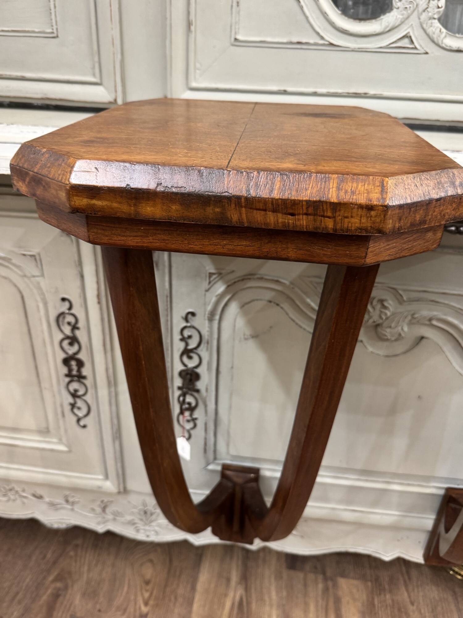 Old pair of Art Deco wall consoles from around 1930 in walnut.