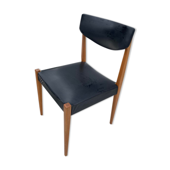 Scandinavian chair in skai