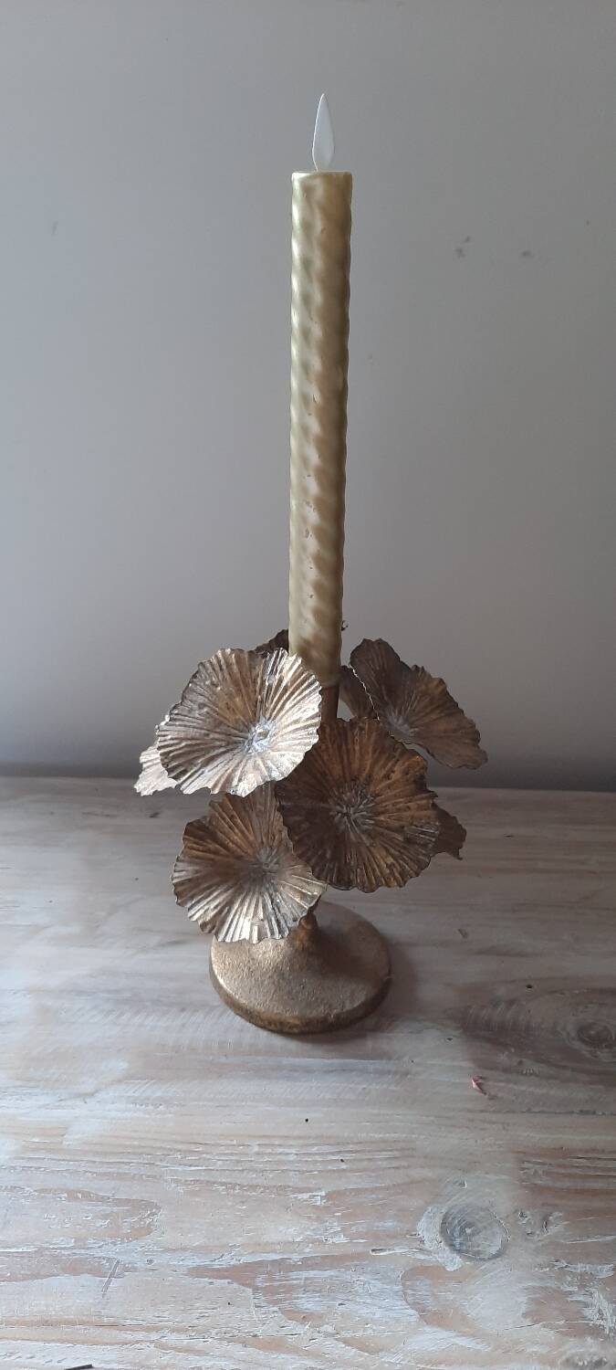 Metal floral candle holder