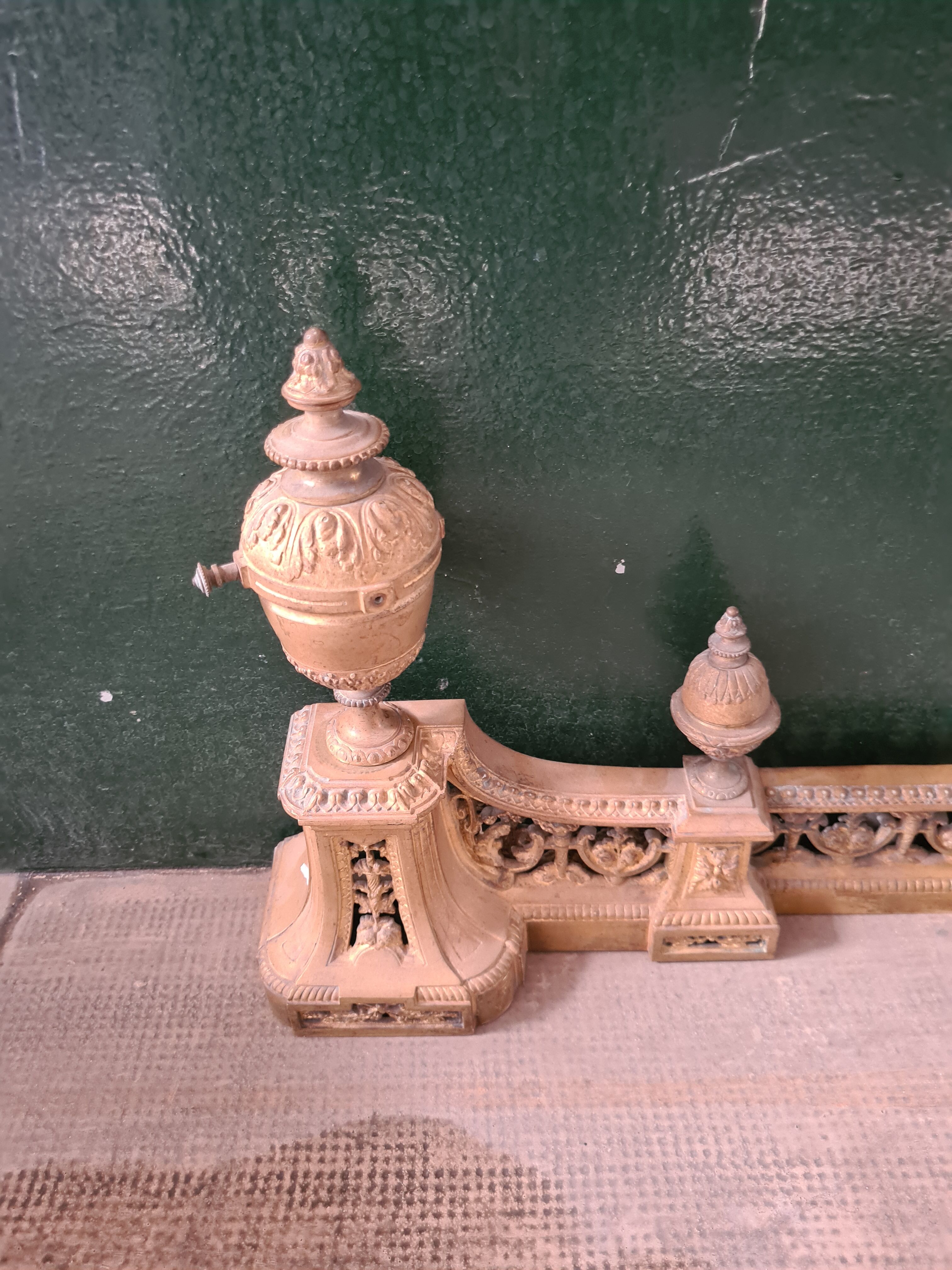 Gilded bronze fireplace hearth bar