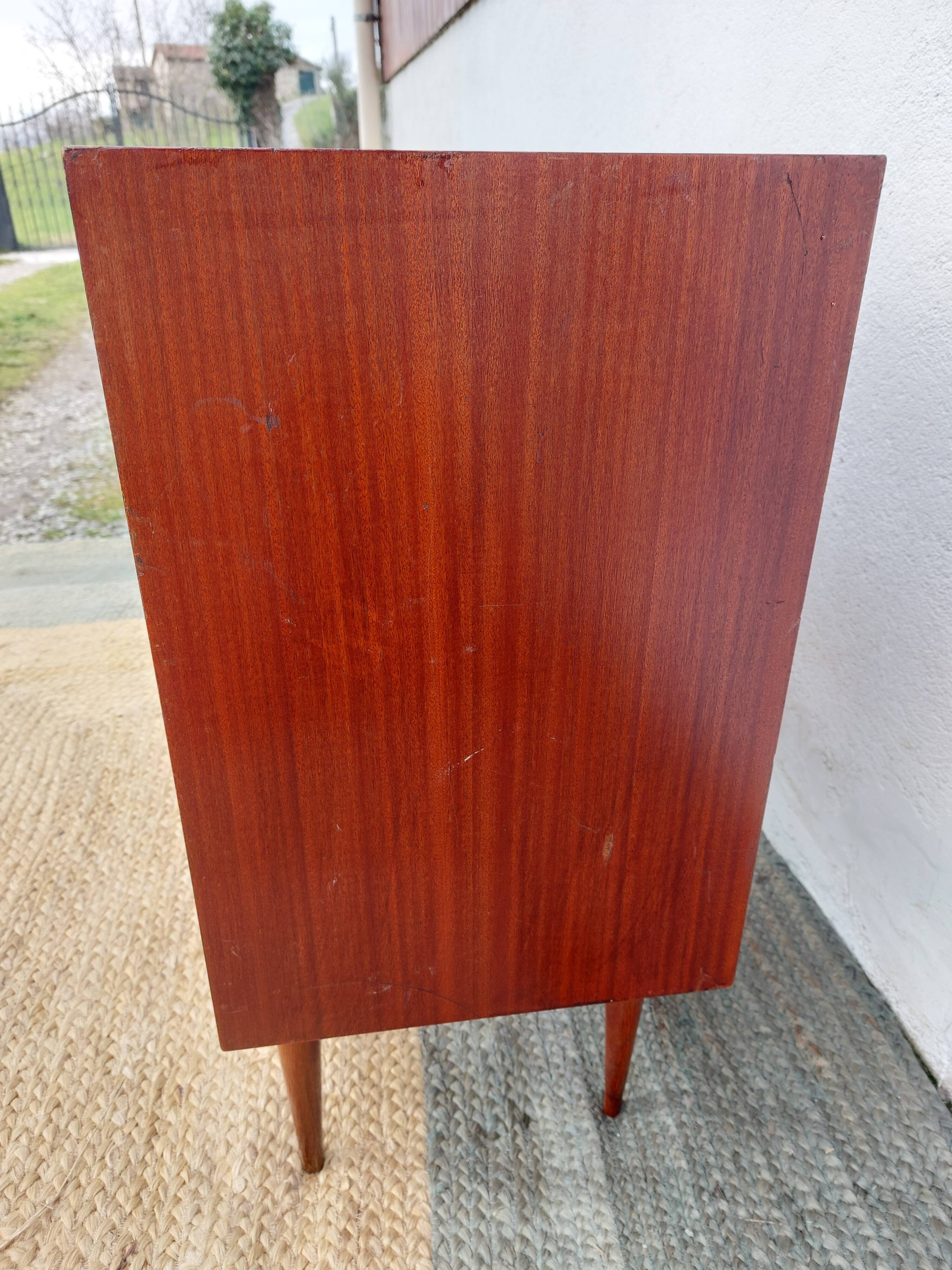Vintage tapered leg chest of drawers